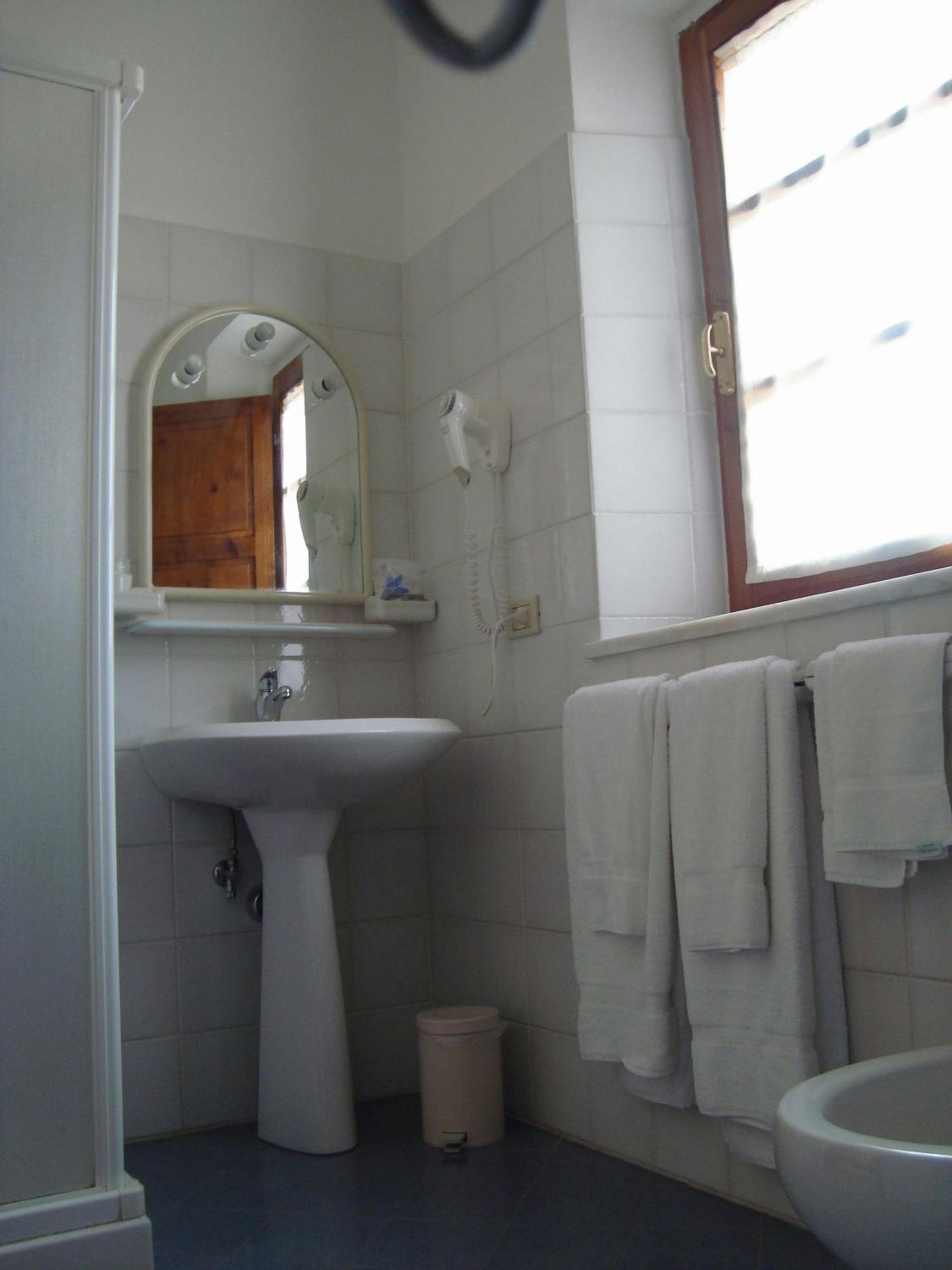 Double or Twin Room - Photo 14