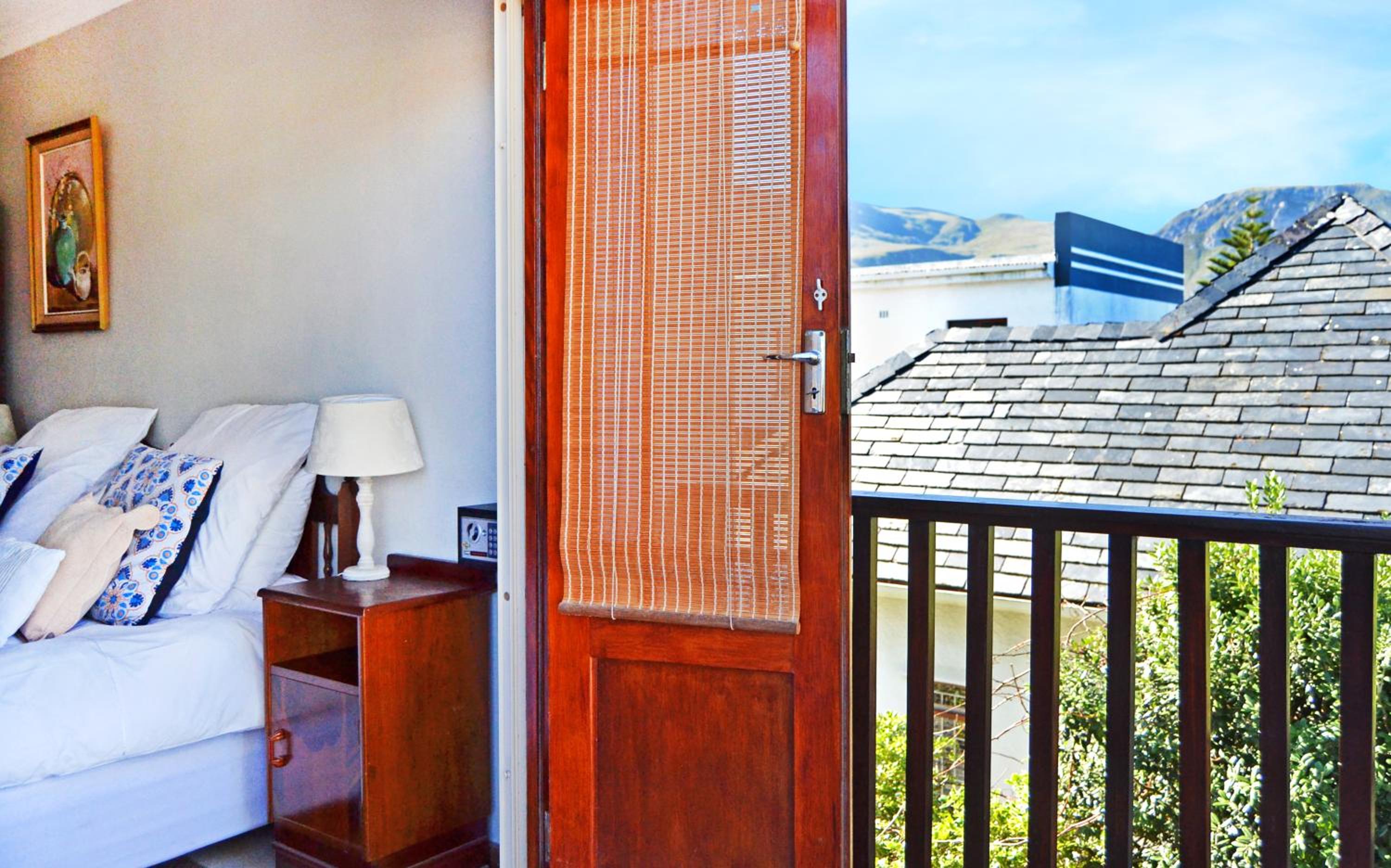 Twin Room with Balcony photo 3