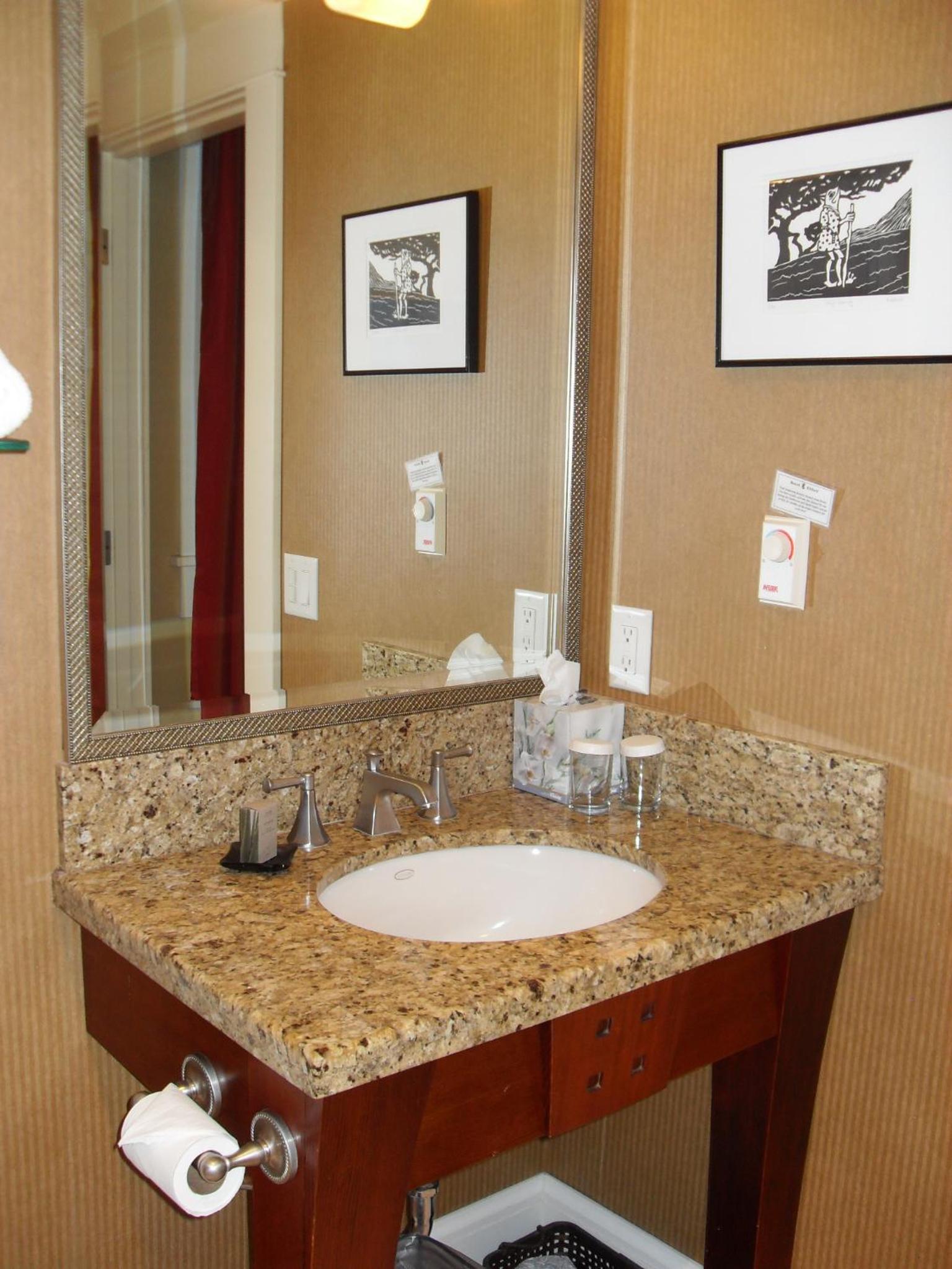 Deluxe Queen Room - Photo 4