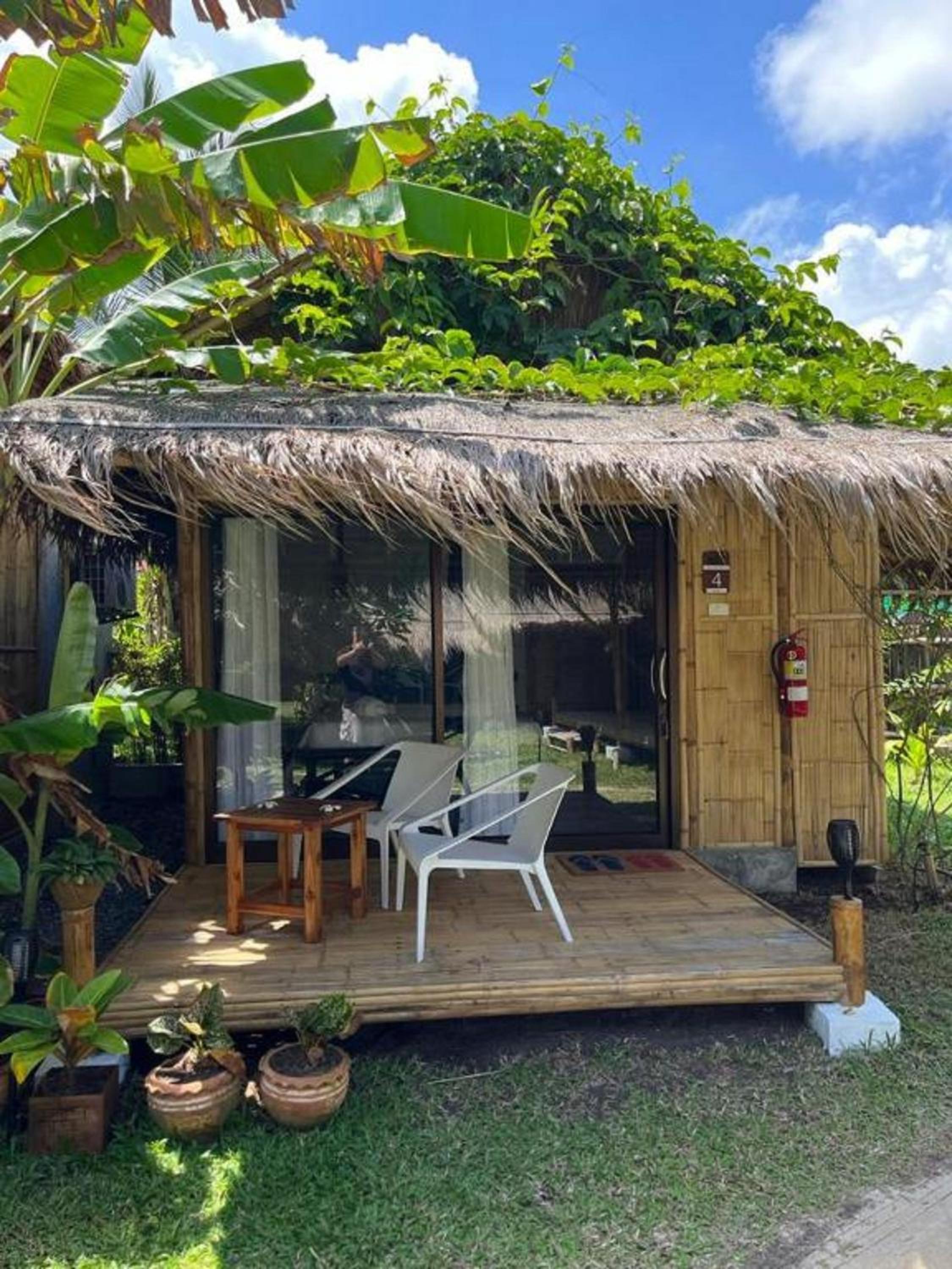 Bungalow with Sea View - Photo 3