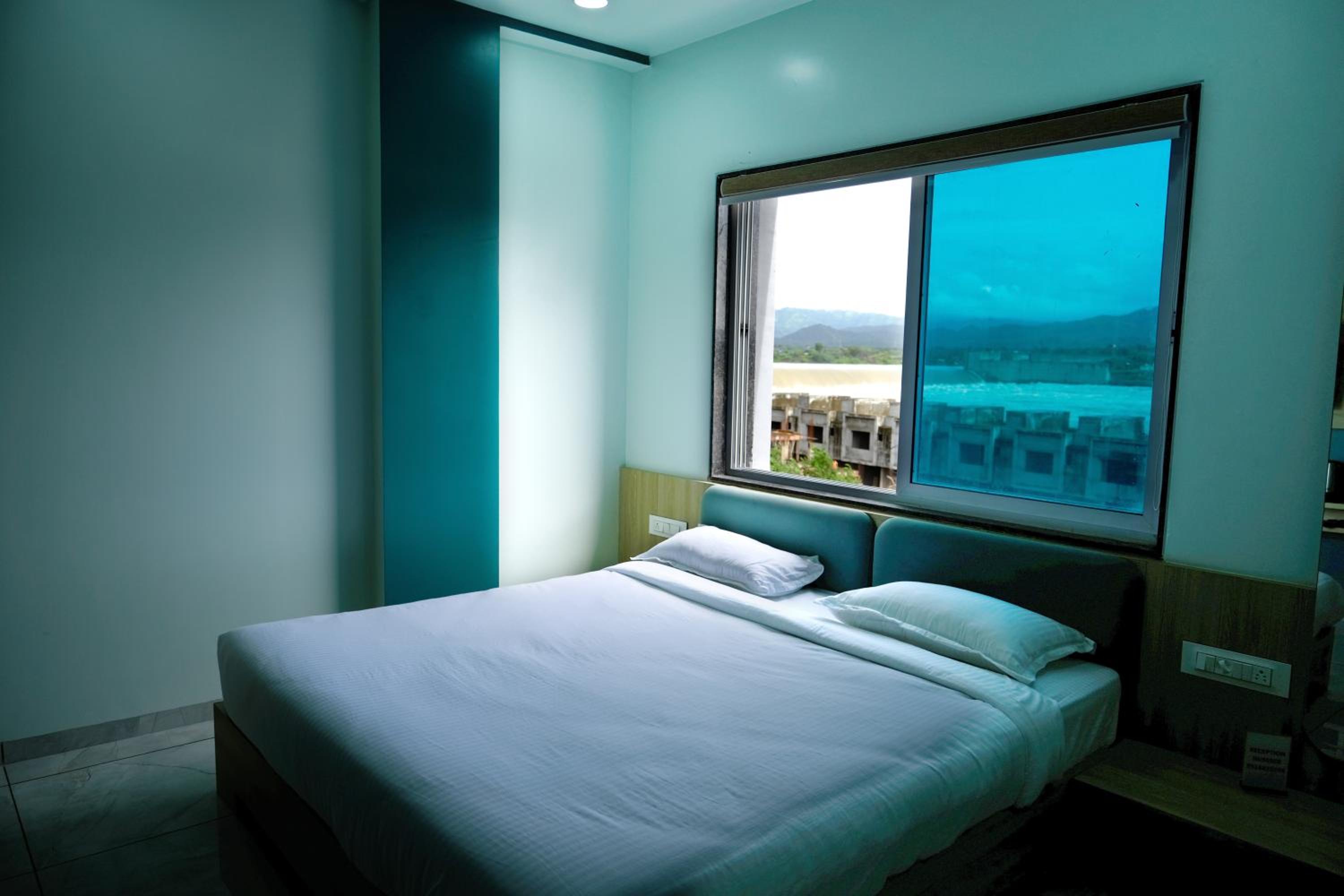 River View Room - Photo 6
