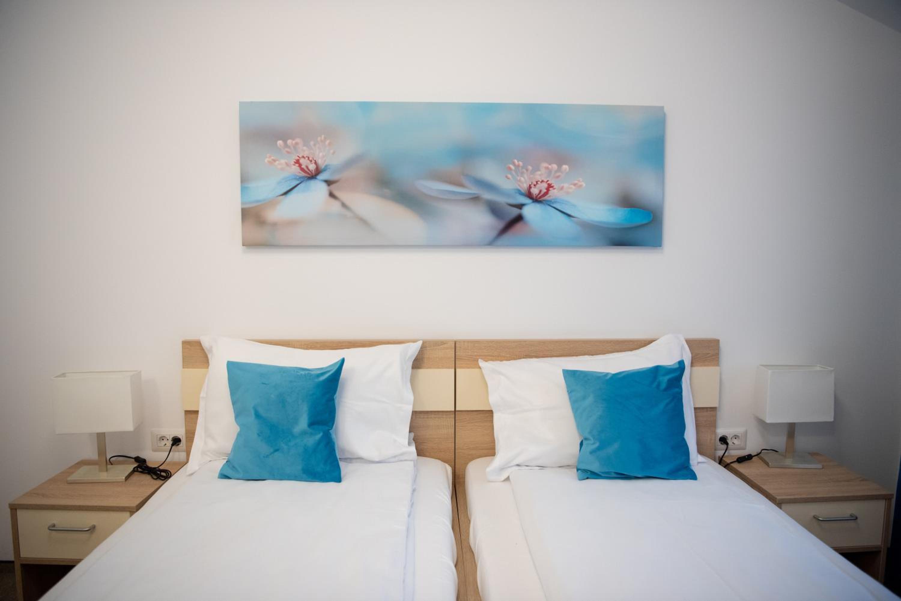 Twin Room - Photo 3