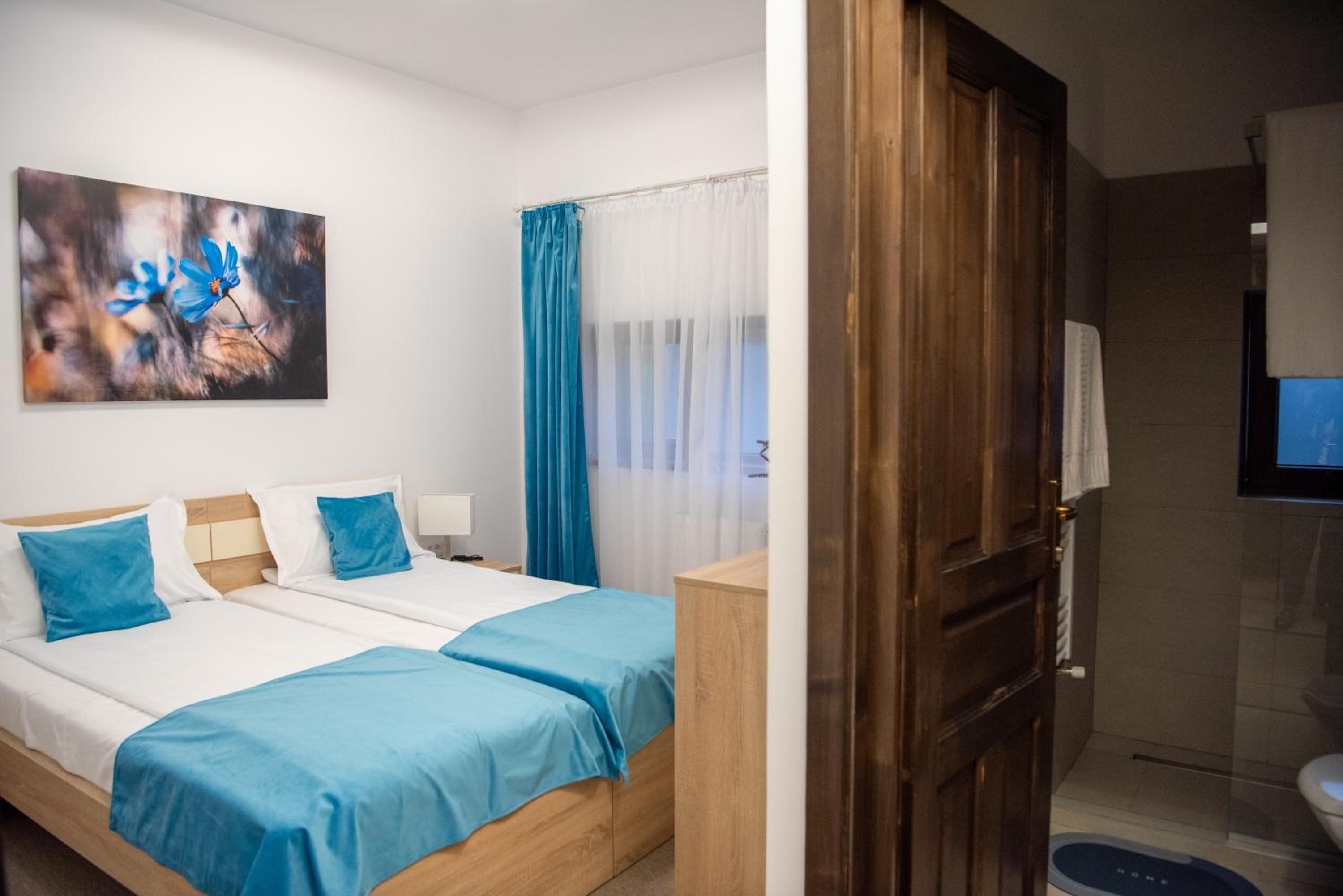 Twin Room - Photo 5