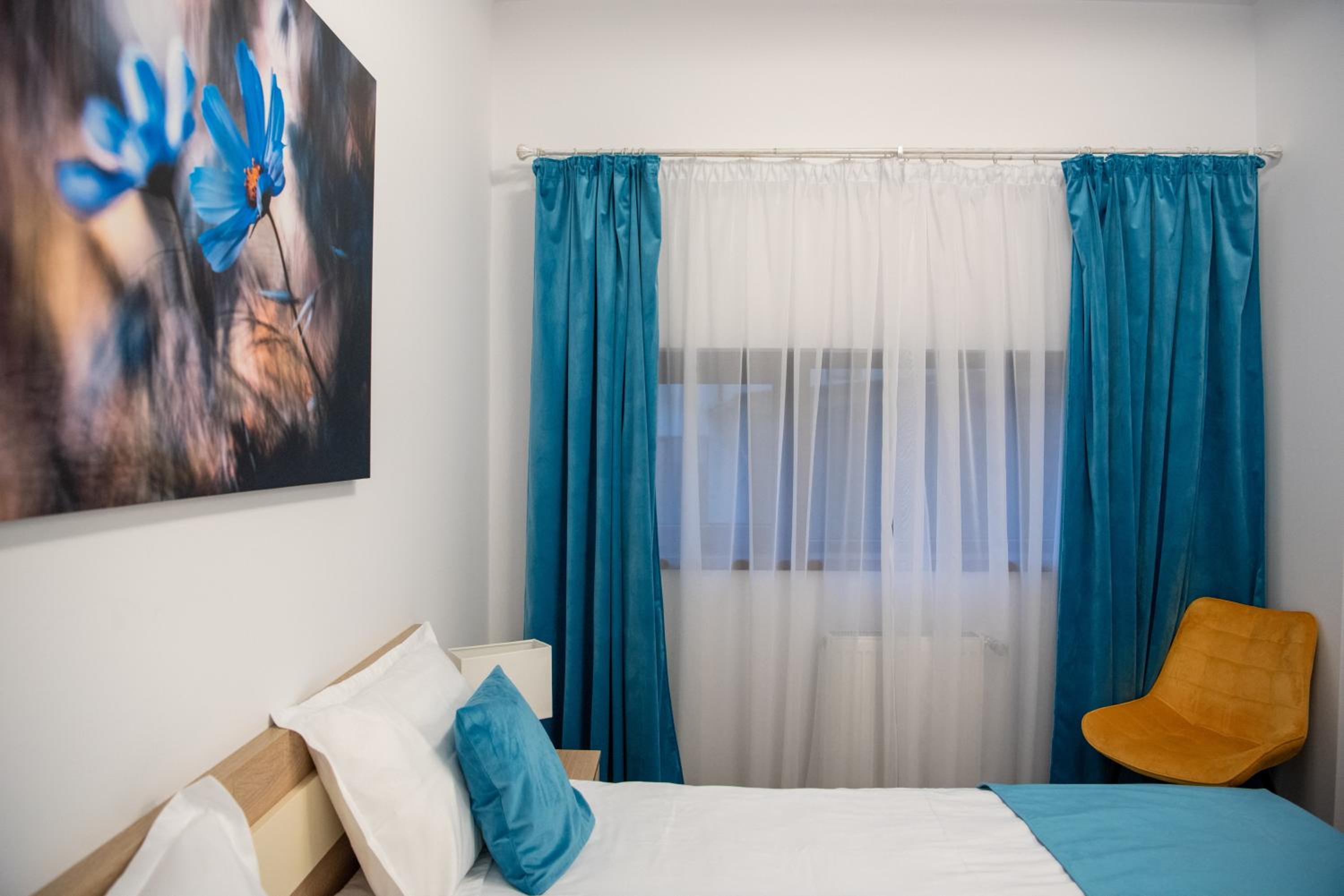 Twin Room - Photo 13