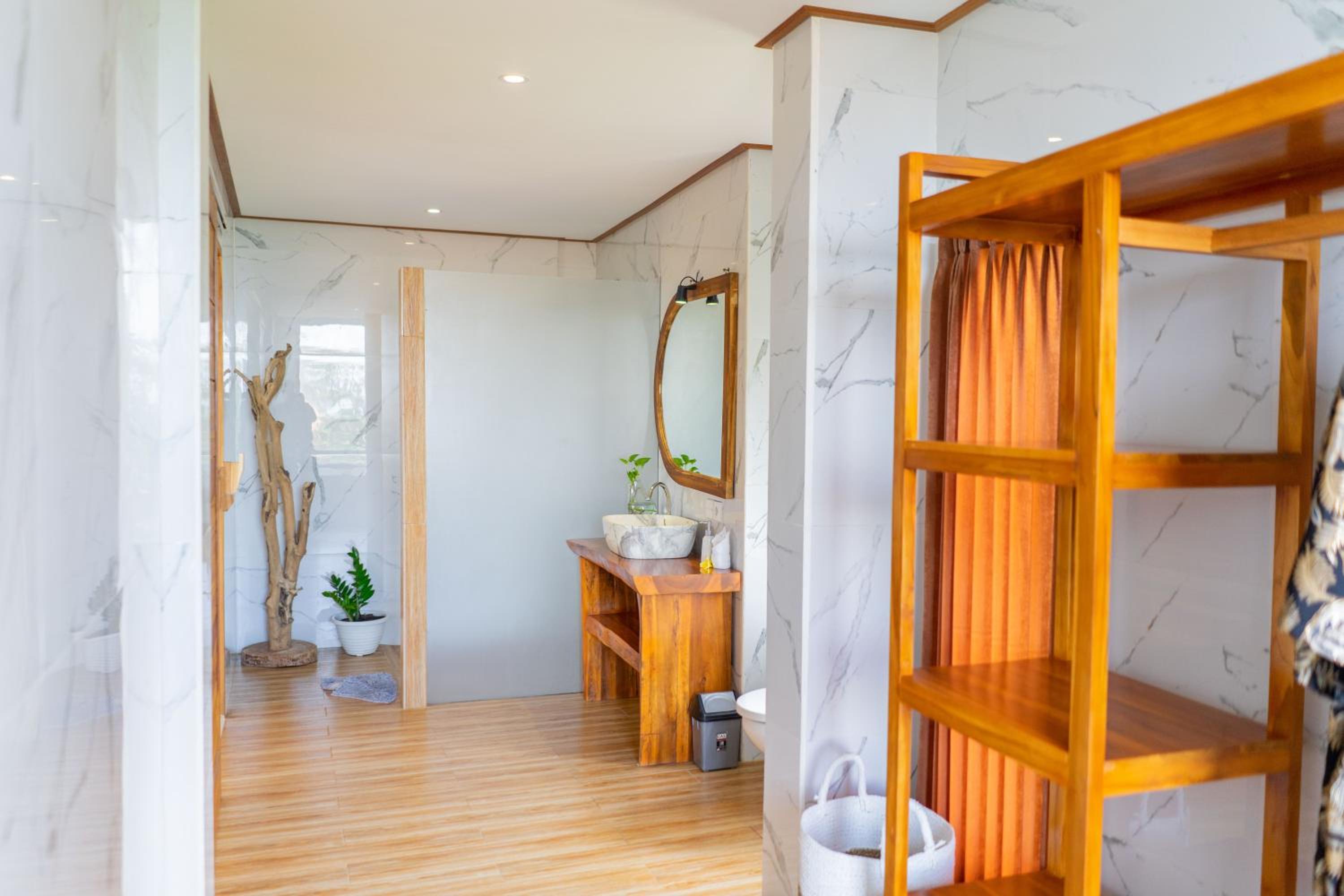 Double Room with Balcony and Sea View - Photo 2