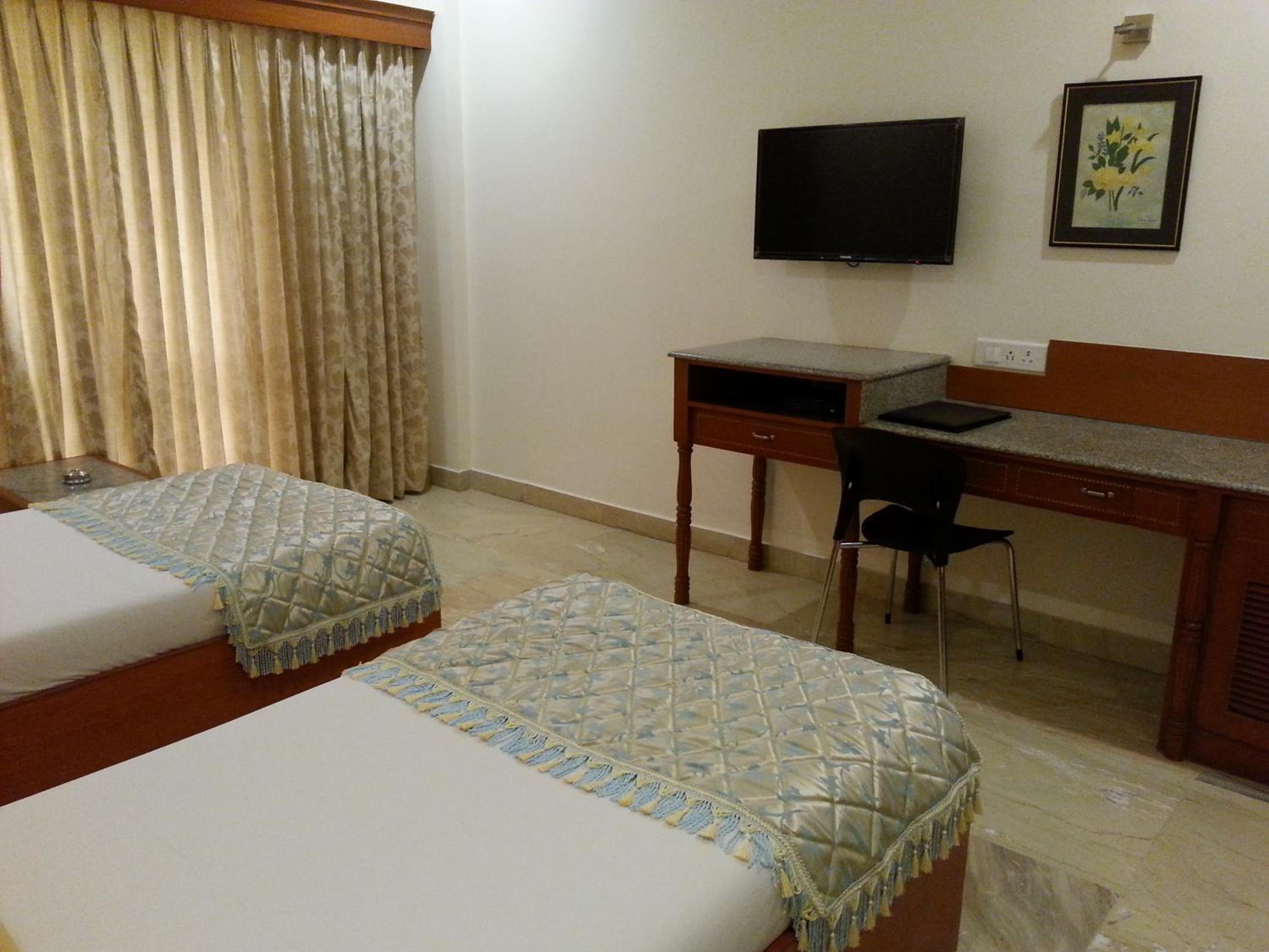 Standard Double or Twin Room - Photo 7
