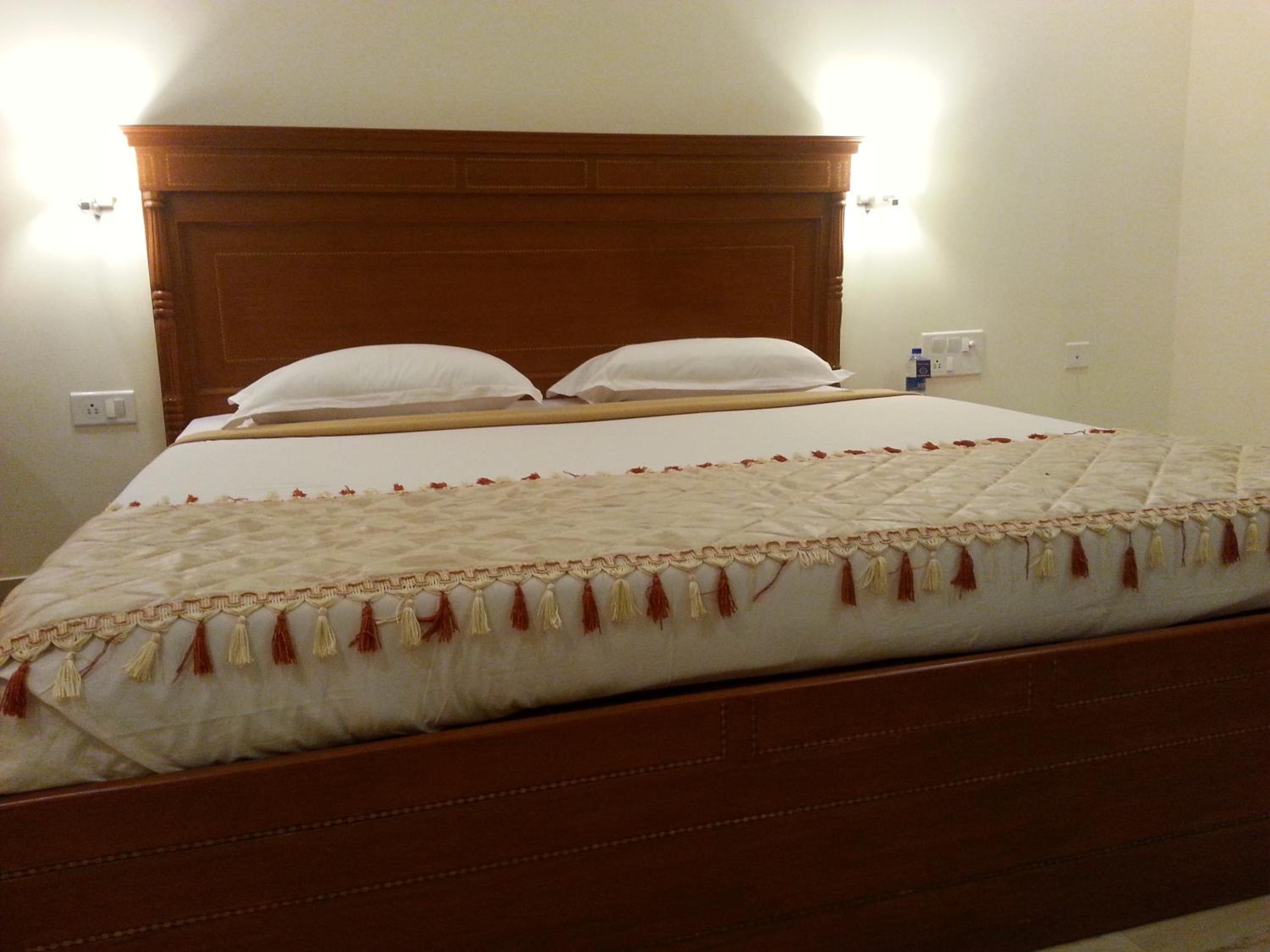 Standard Double or Twin Room - Photo 9