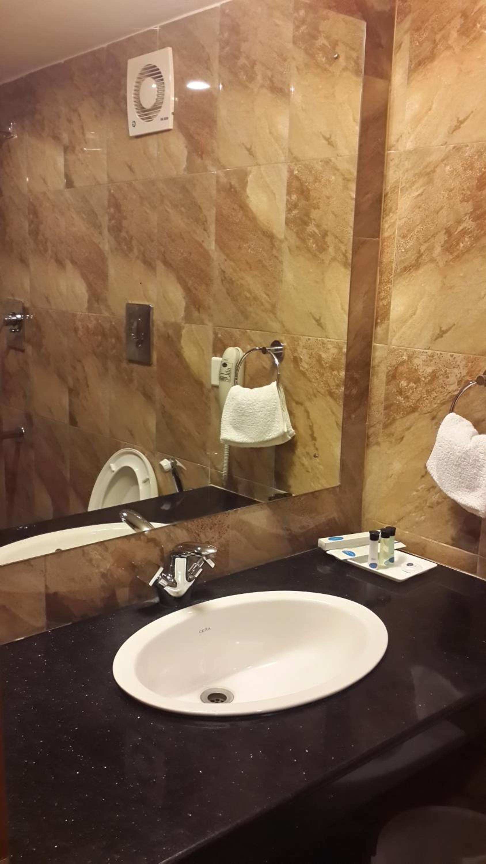 Standard Double or Twin Room - Photo 2