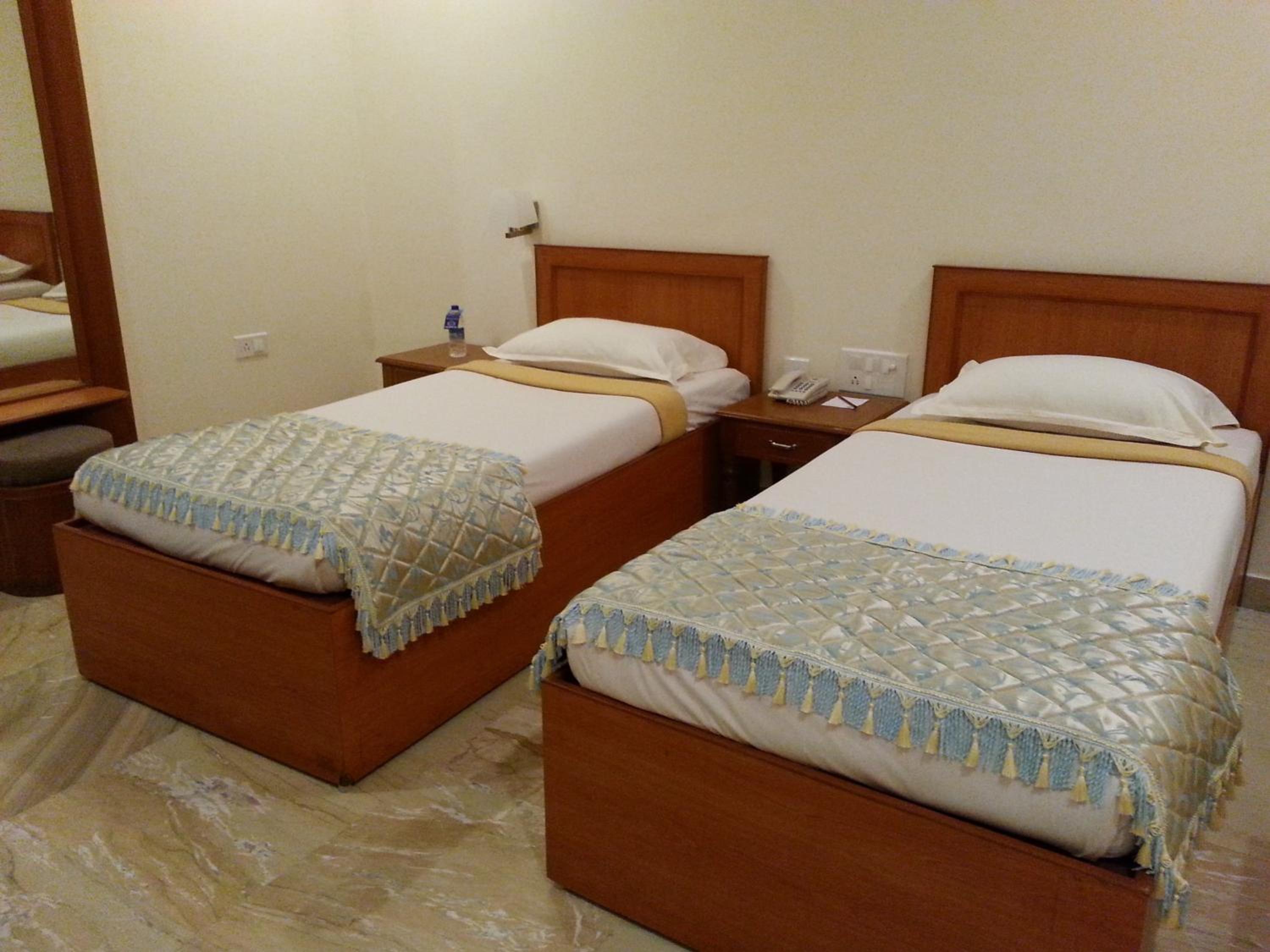 Standard Double or Twin Room - Photo 8