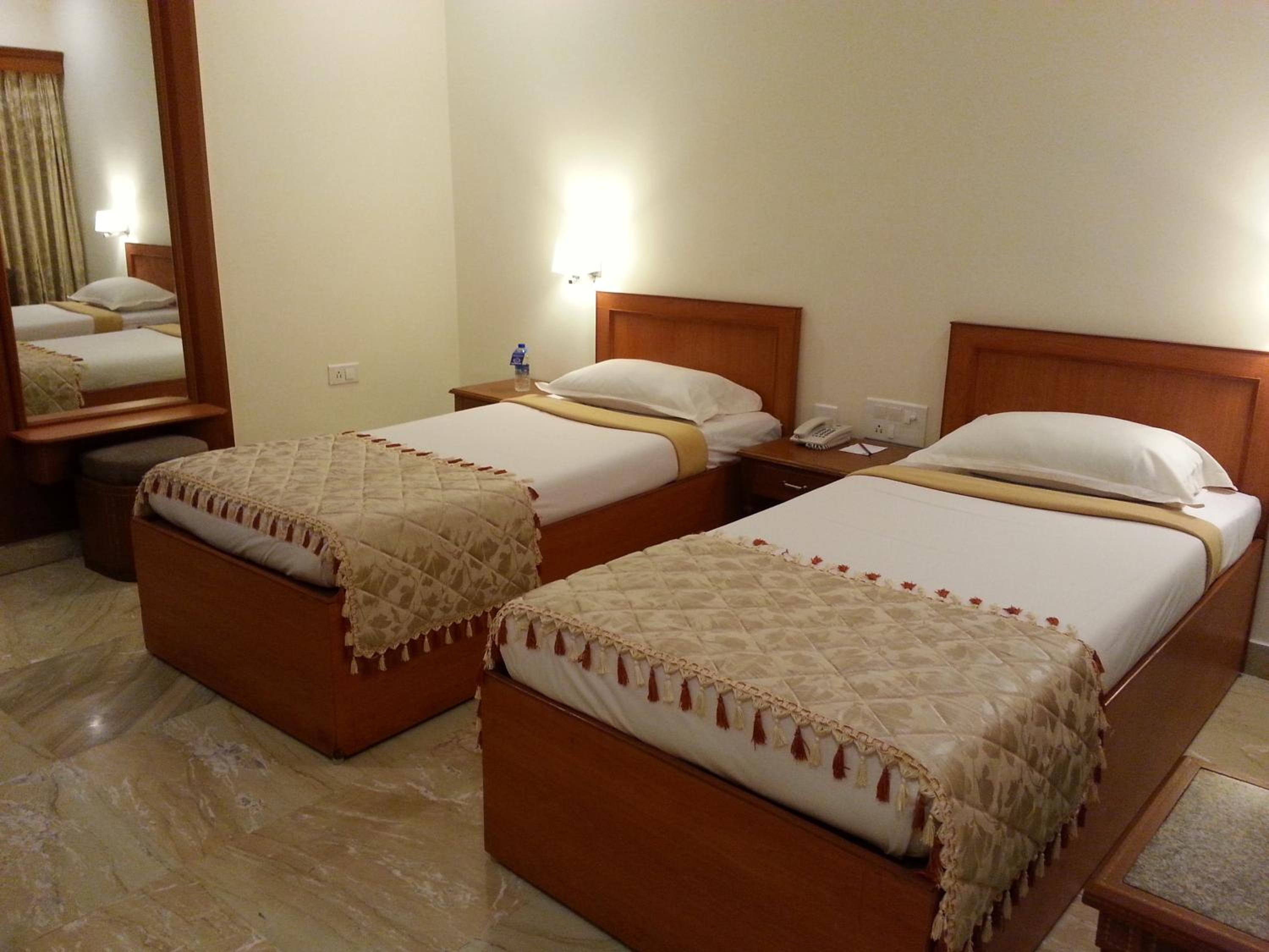 Standard Double or Twin Room - Photo 4