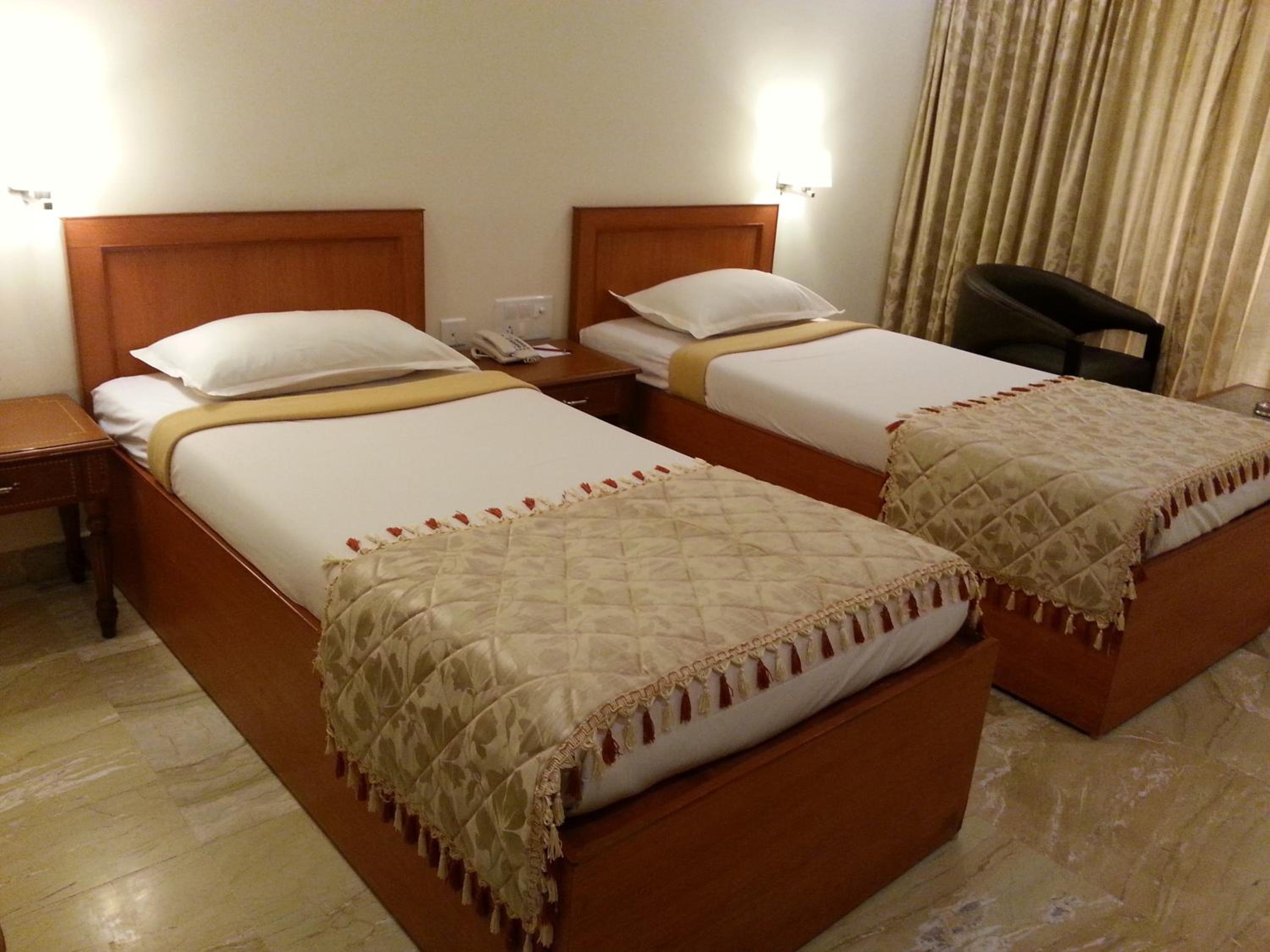 Standard Double or Twin Room - Photo 3