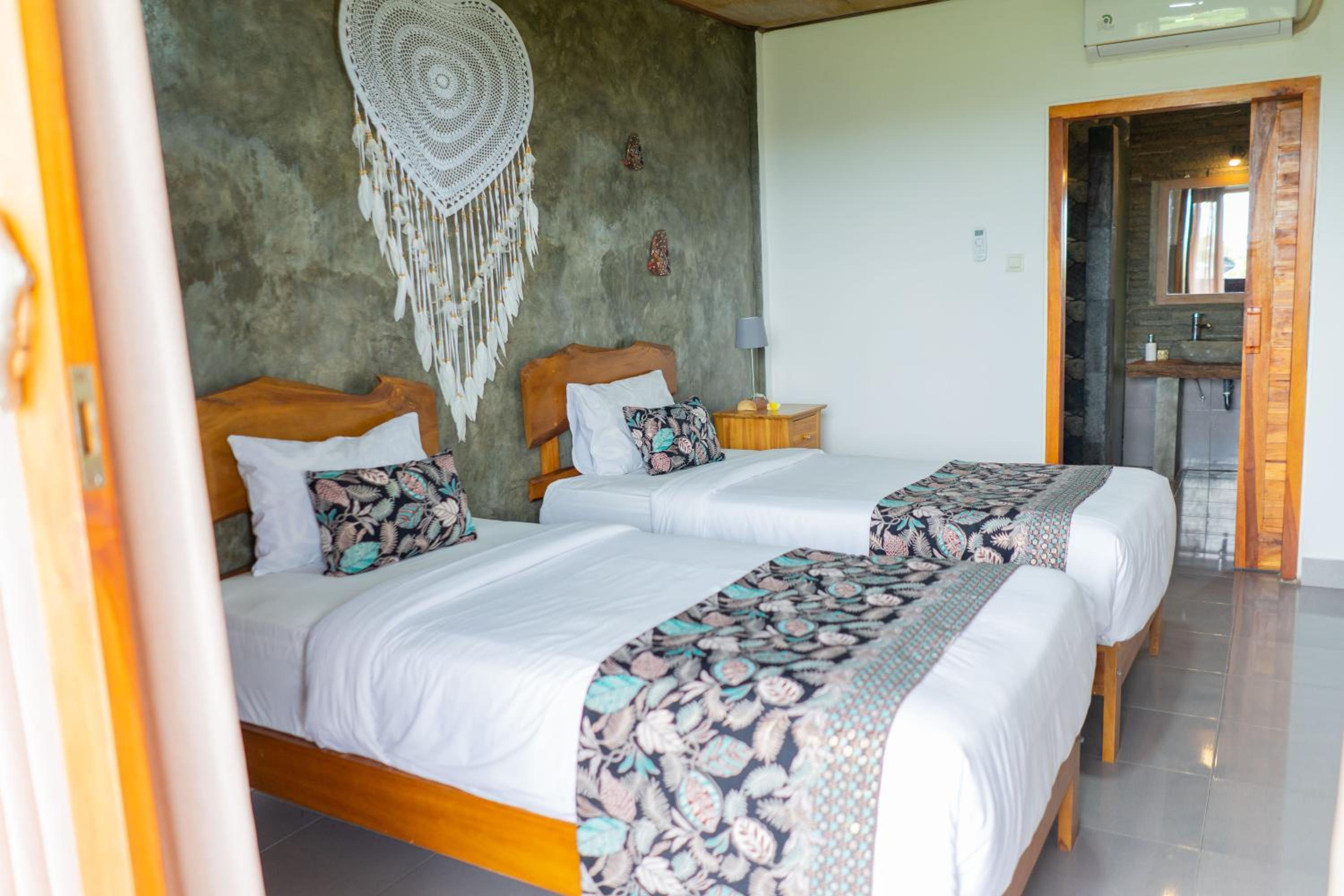 Twin Room with Bathroom - Photo 2