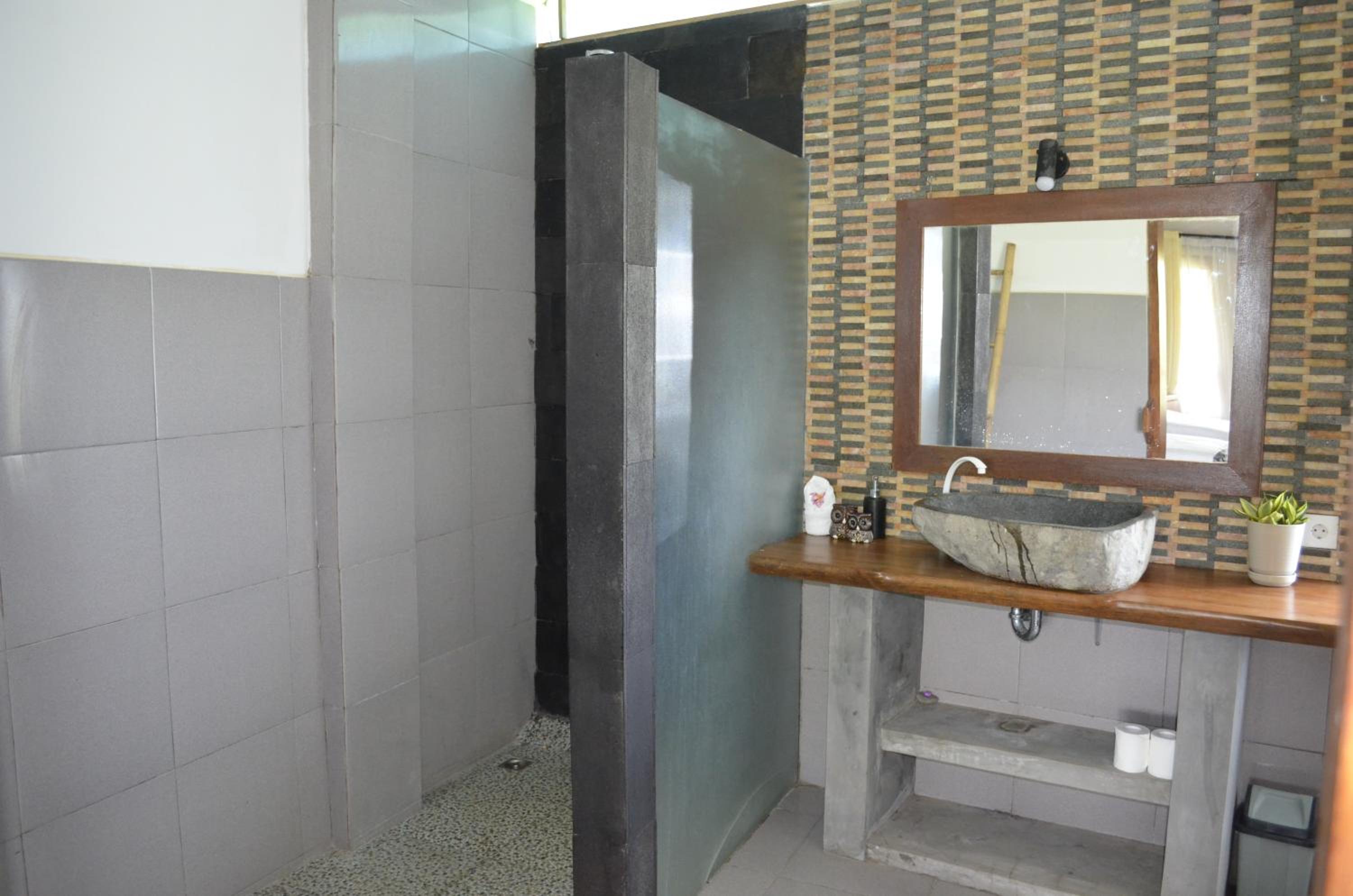 Twin Room with Bathroom - Photo 3