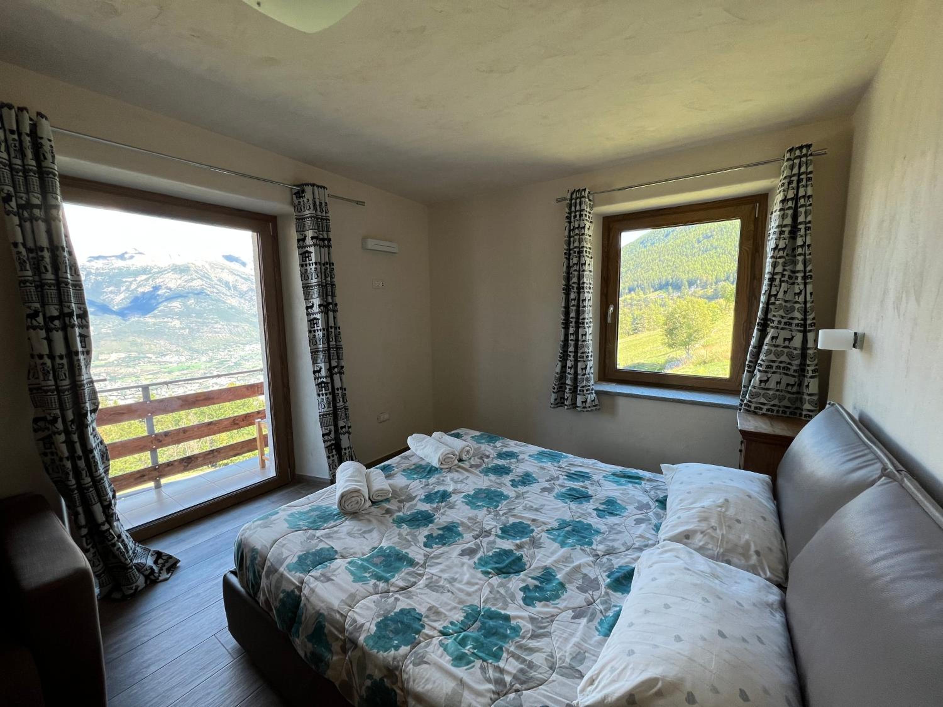 Apartment with Mountain View photo 1