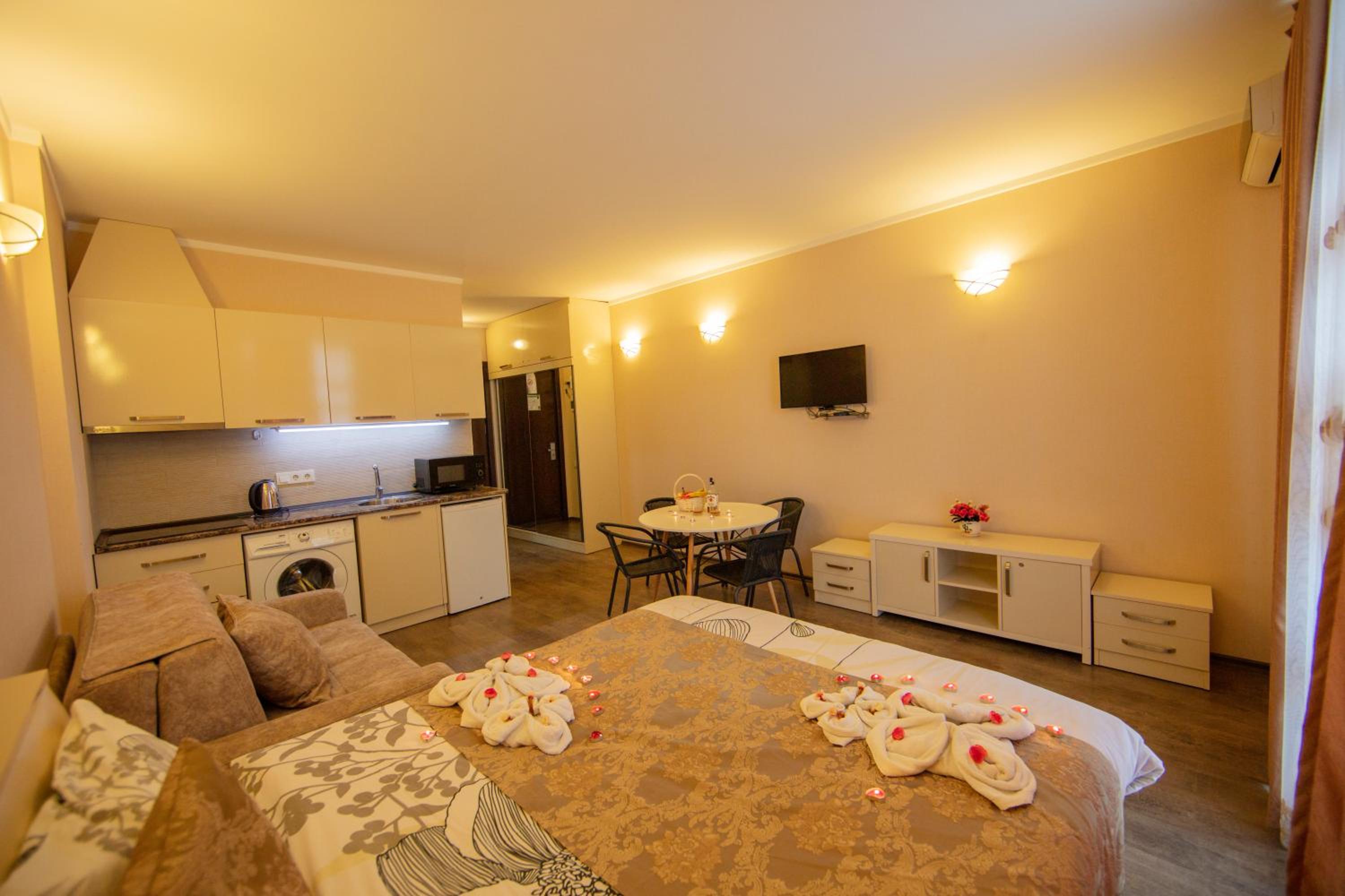 Studio Apartment photo 2