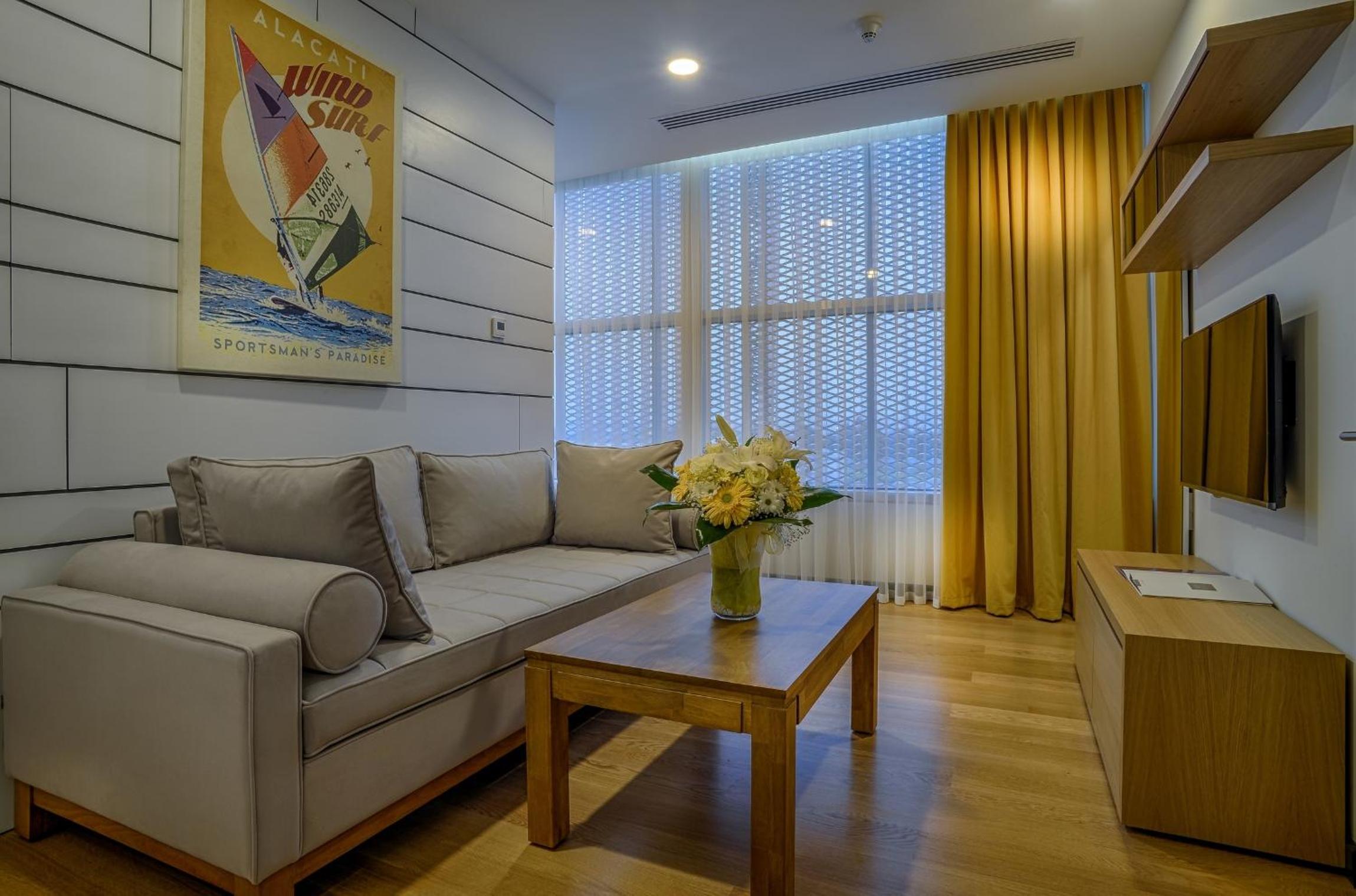 Suite - Photo 3