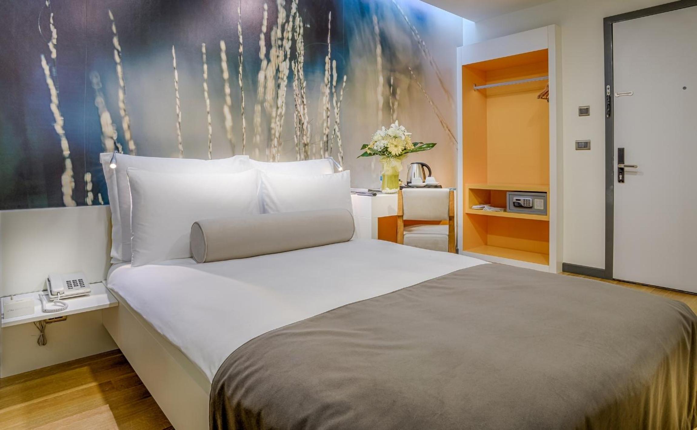 Superior Double or Twin Room-No Window - Photo 4