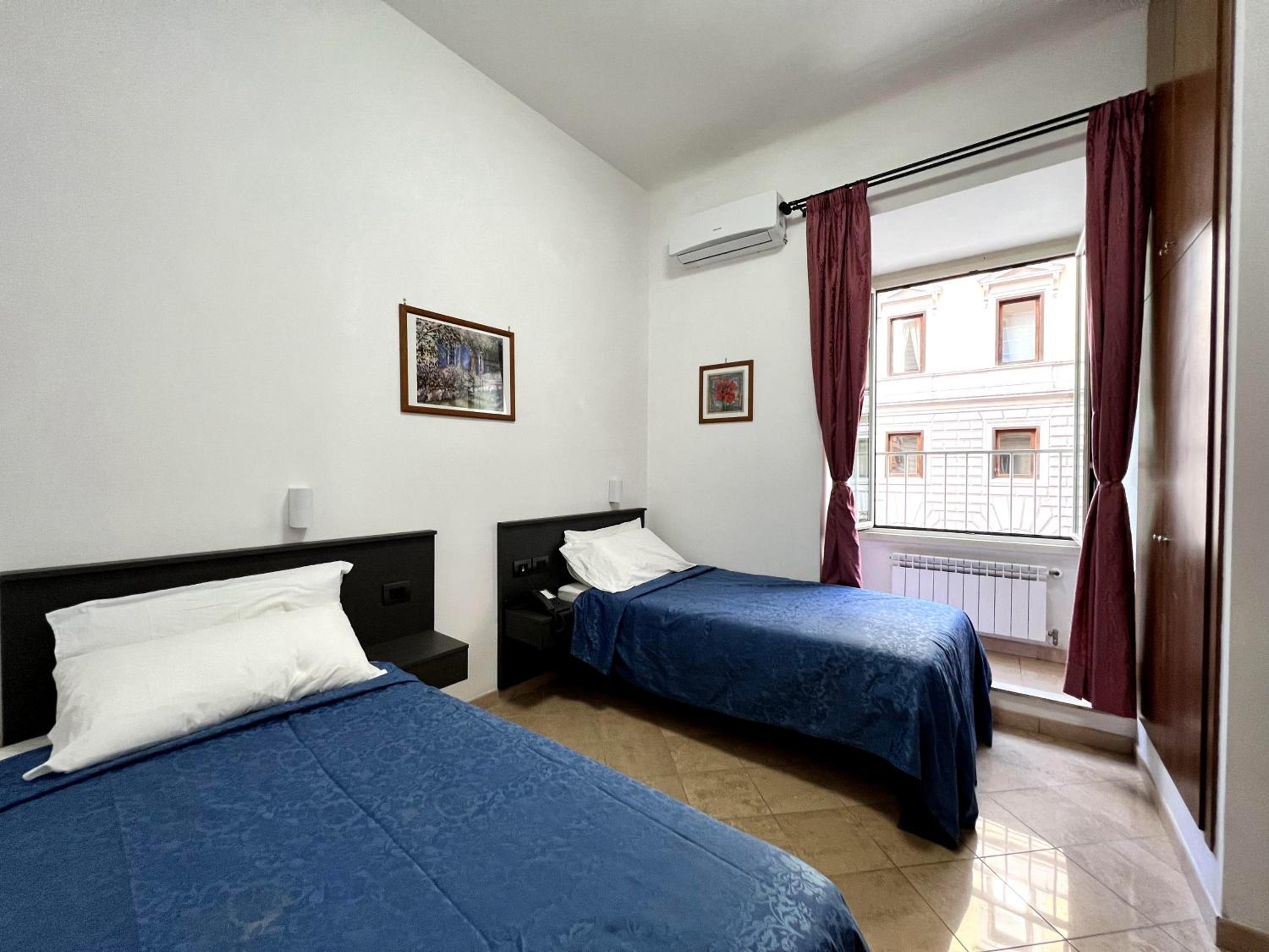Twin Room with Private External Bathroom photo 1