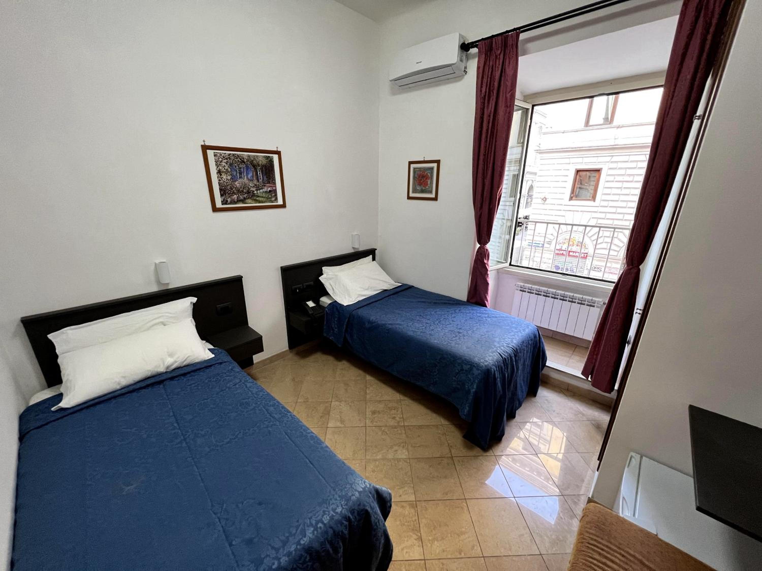 Twin Room with Private External Bathroom photo 2