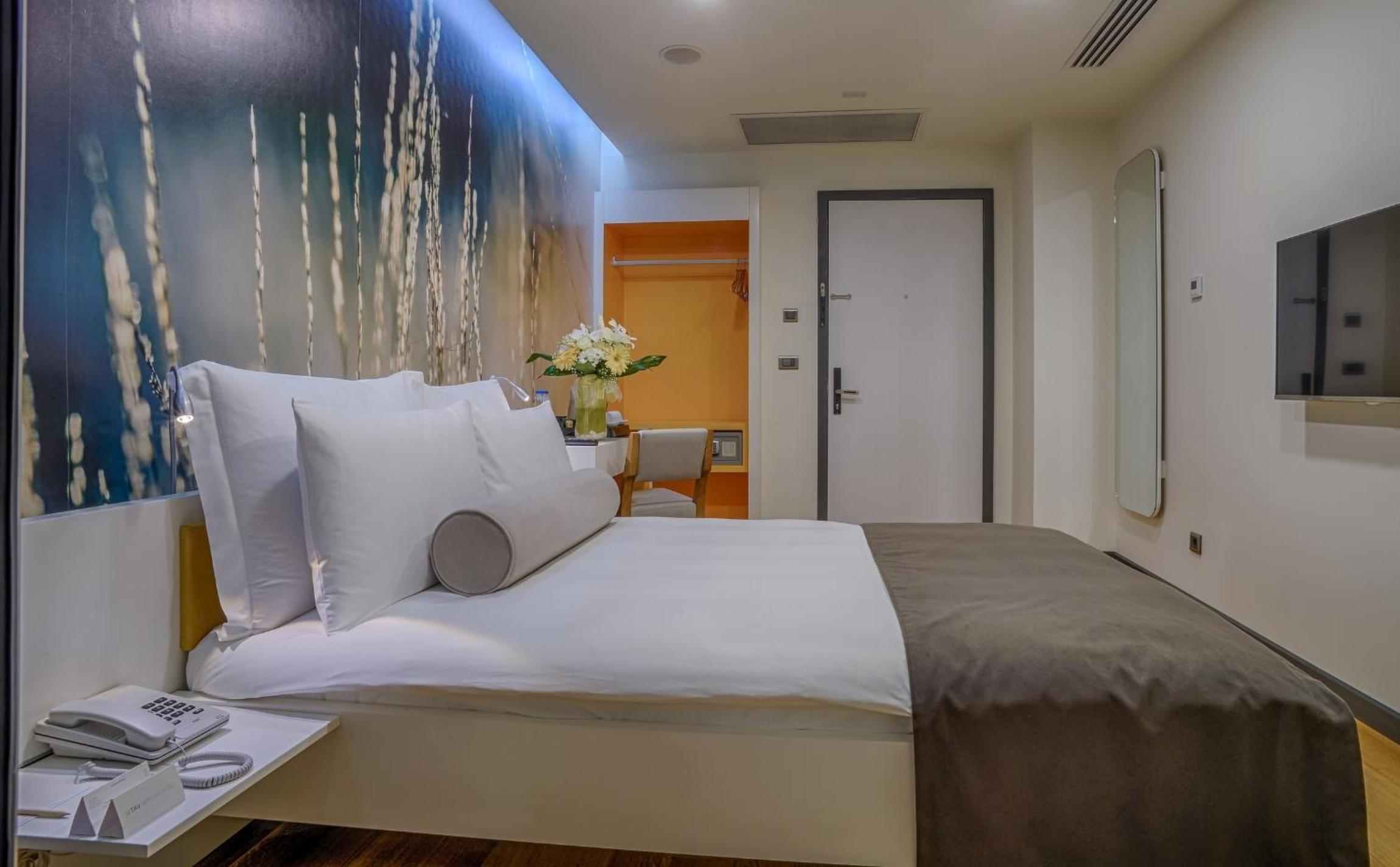 Superior Double or Twin Room-No Window - Photo 6