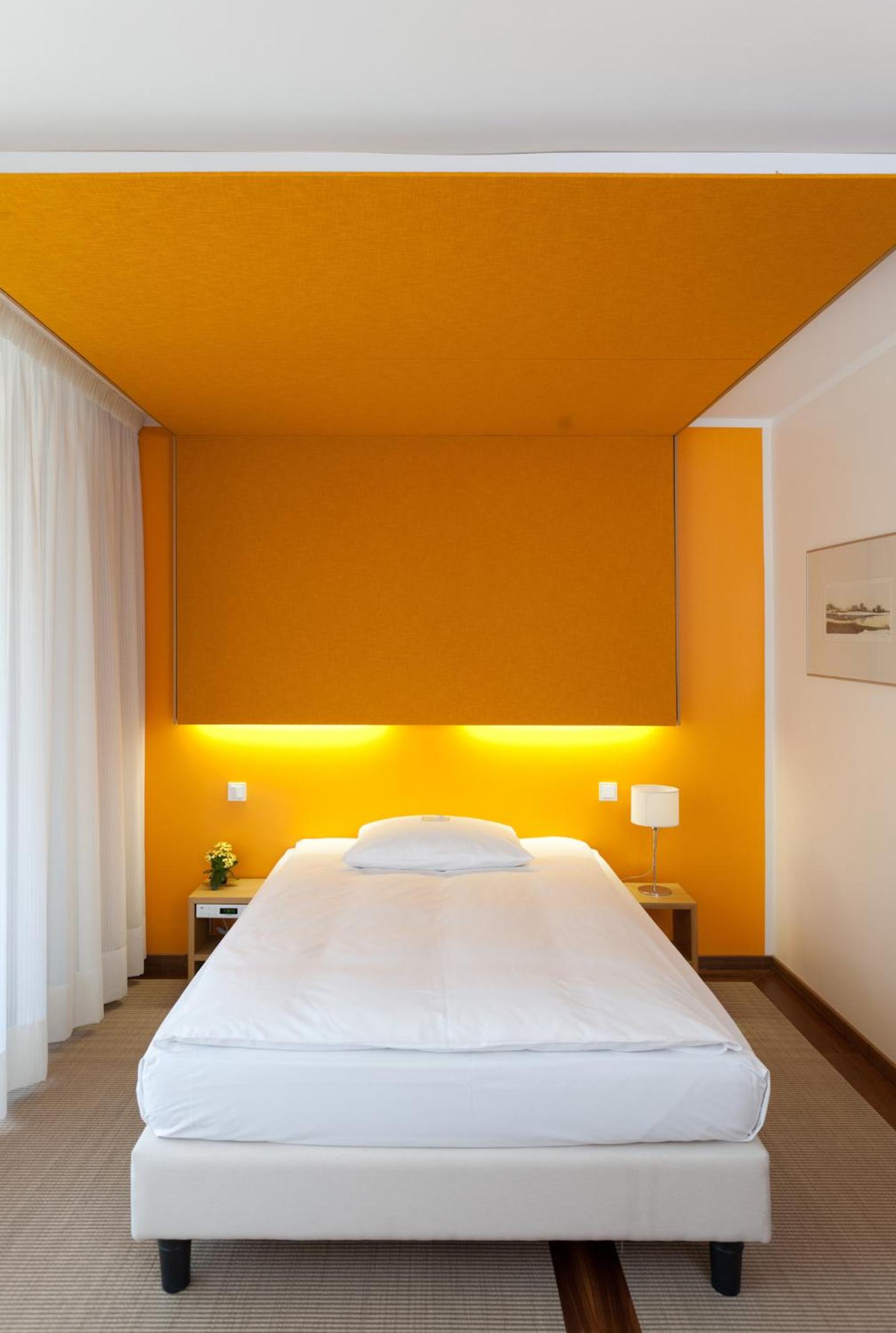 Single Room - Land View
