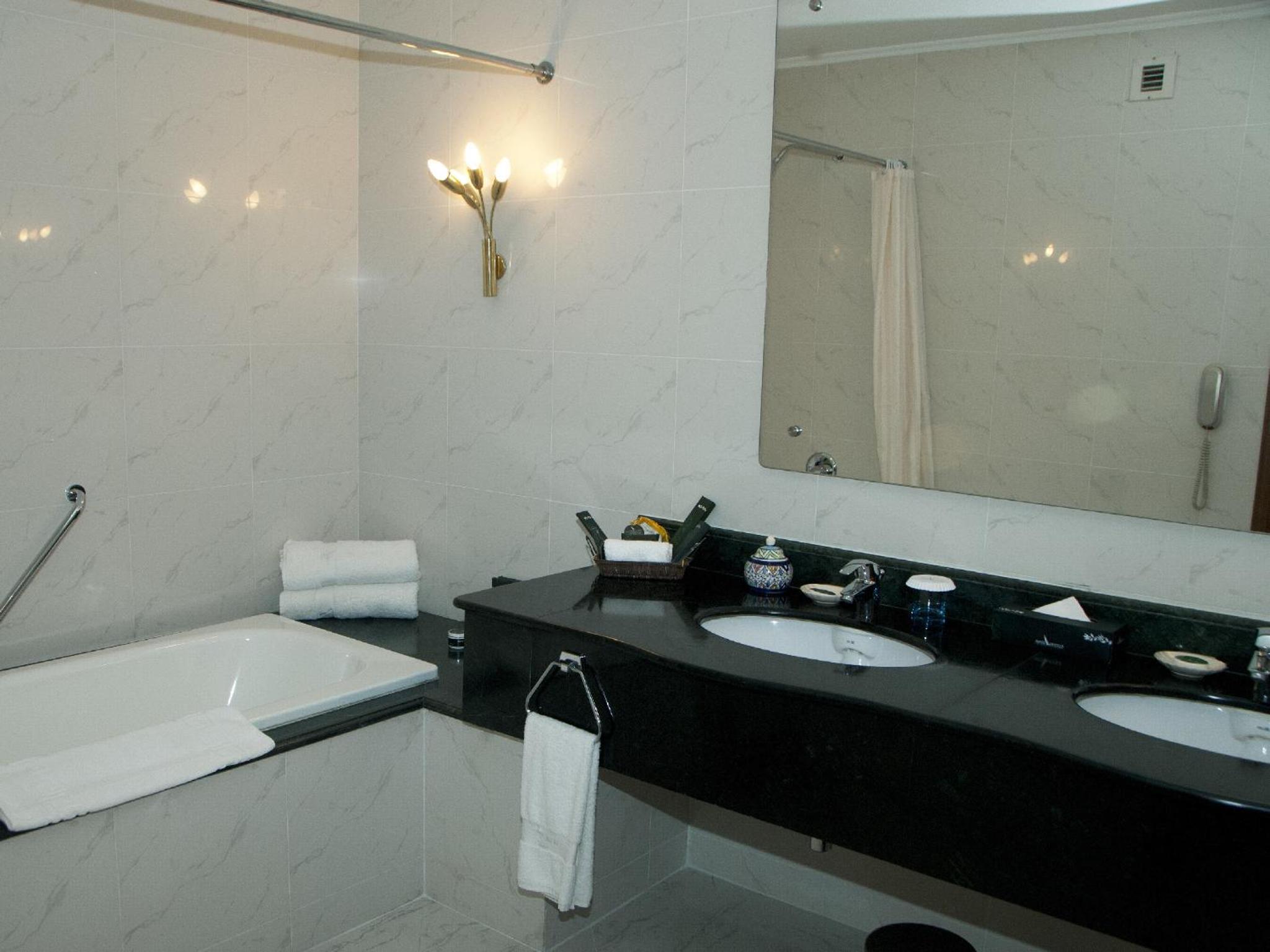 Deluxe Suite photo 2
