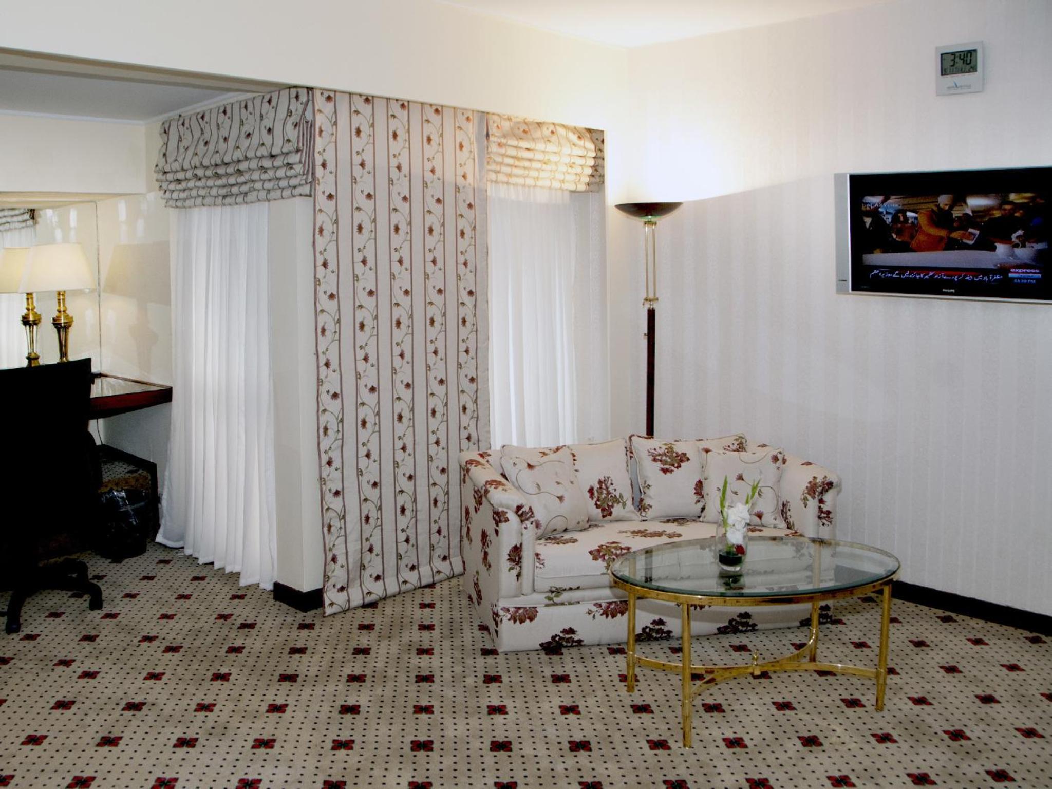 Deluxe Suite photo 3