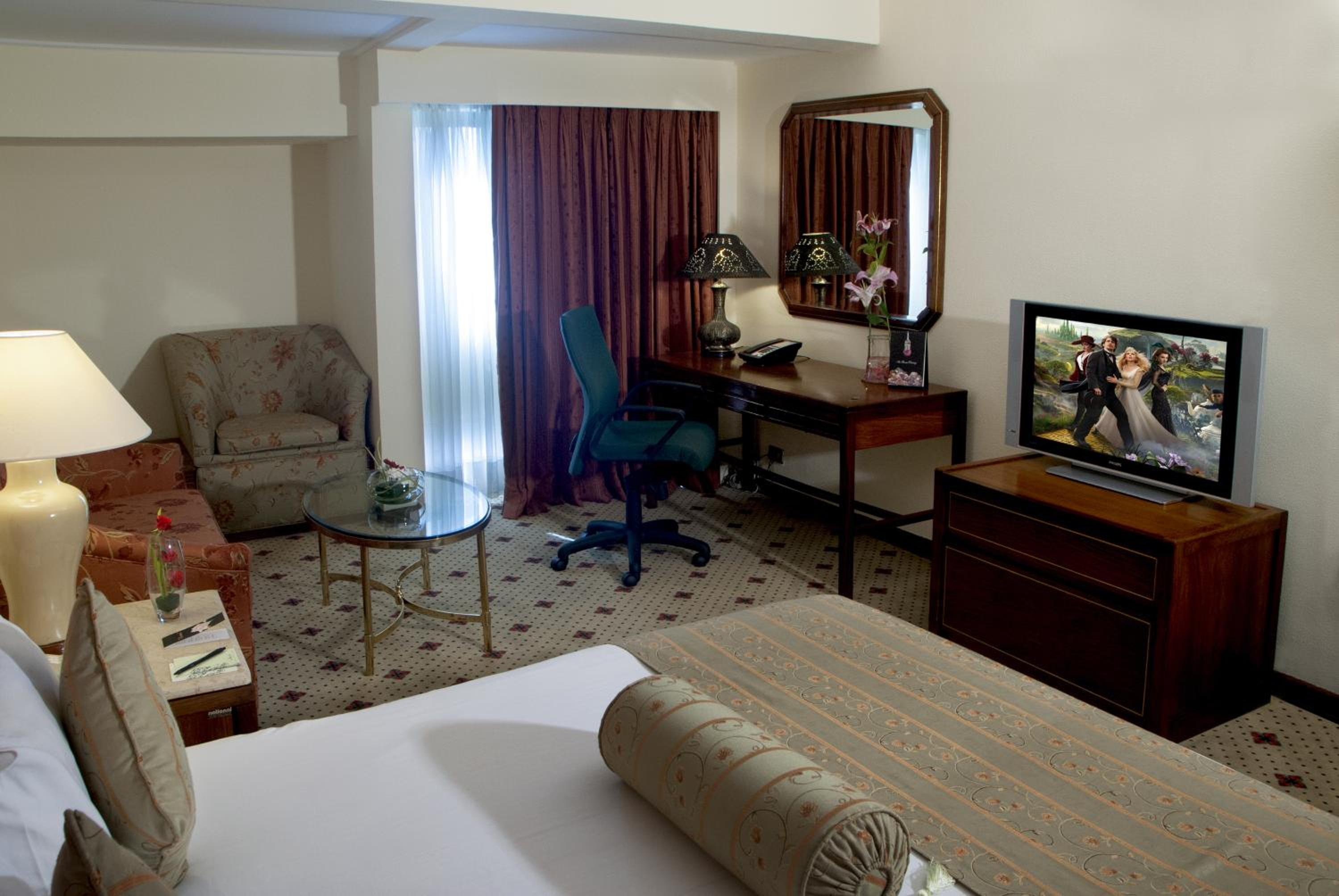 Avari World Traveler Room photo 3