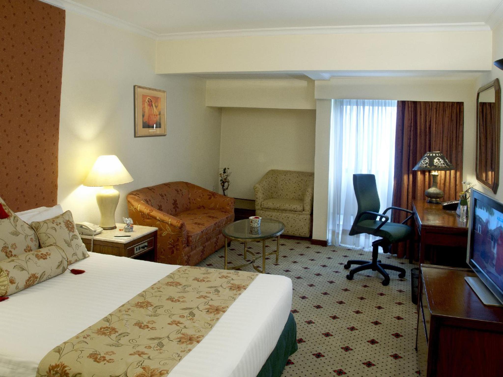 Executive Club Room photo 2