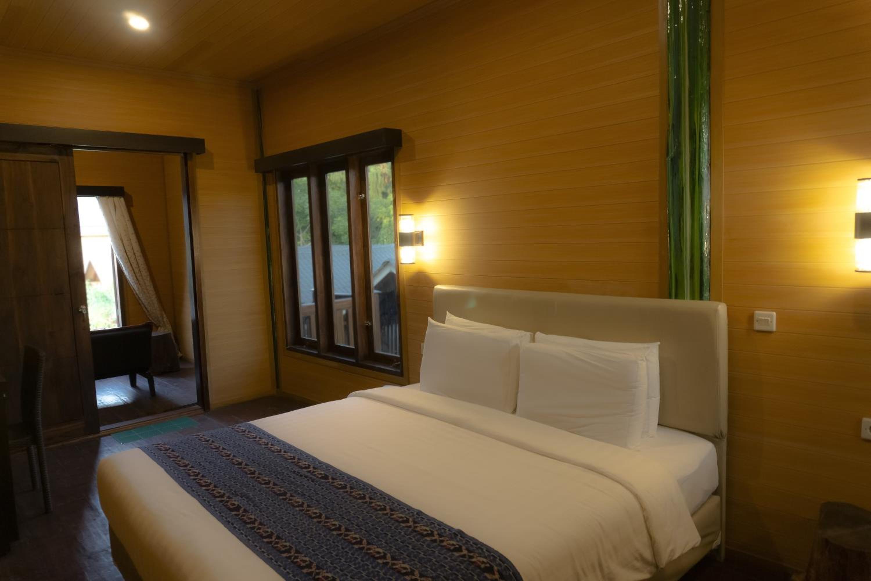 Deluxe Family Room - Photo 3