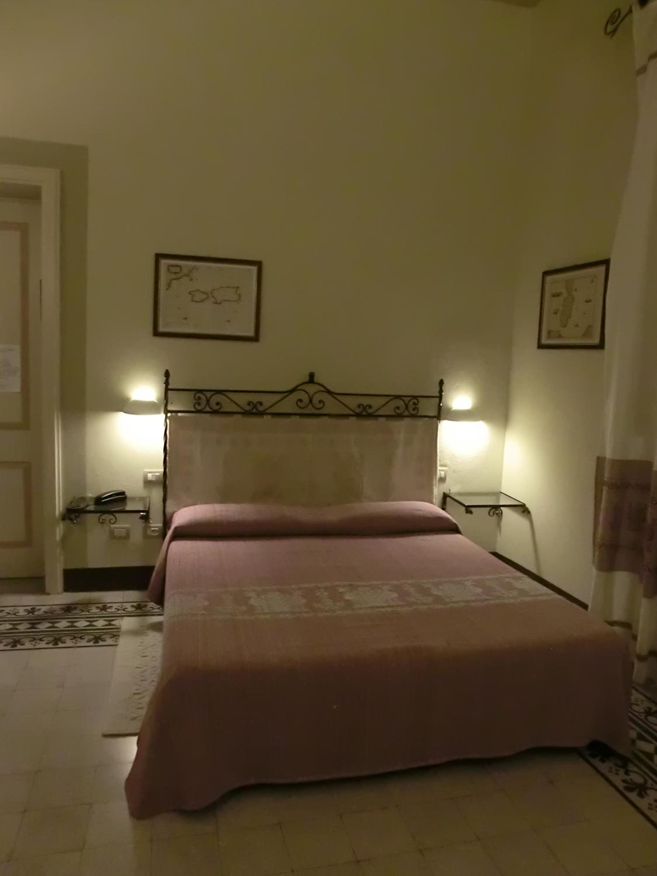Double or Twin Room - Photo 16