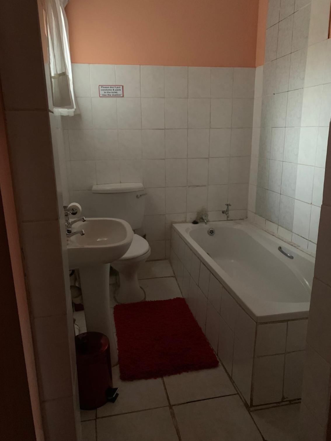 Budget Double Room - Photo 2