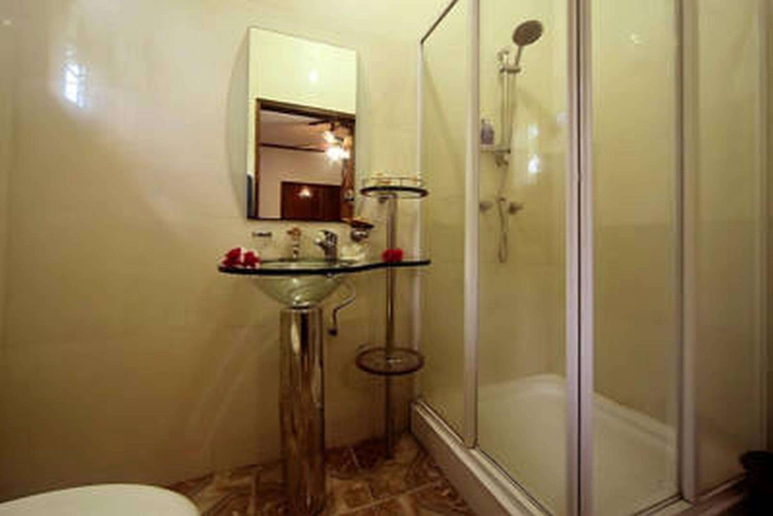 Bungalow (2 Adults) photo 2