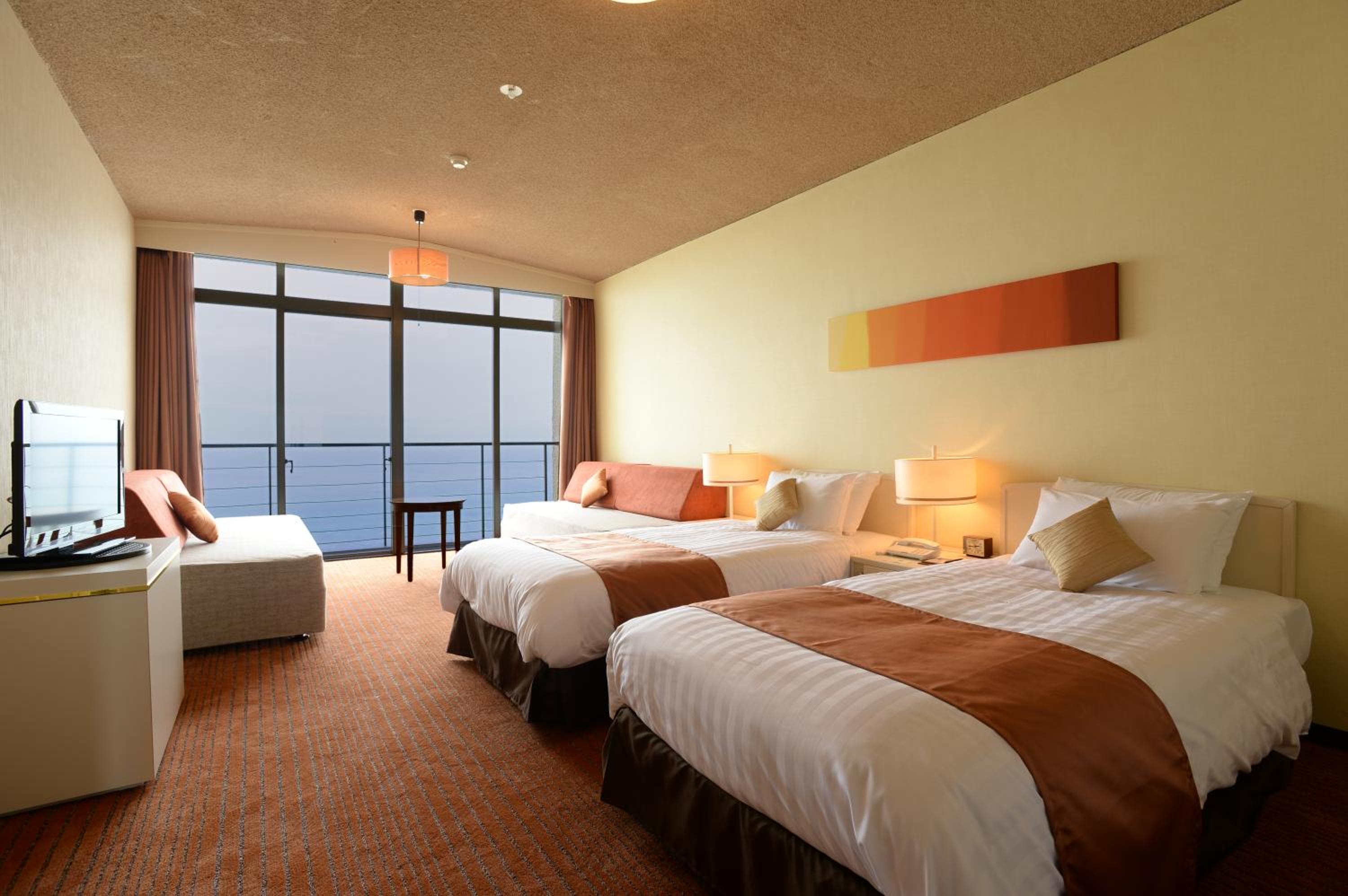 Standard Twin Room with Sofa Bed - Photo 3