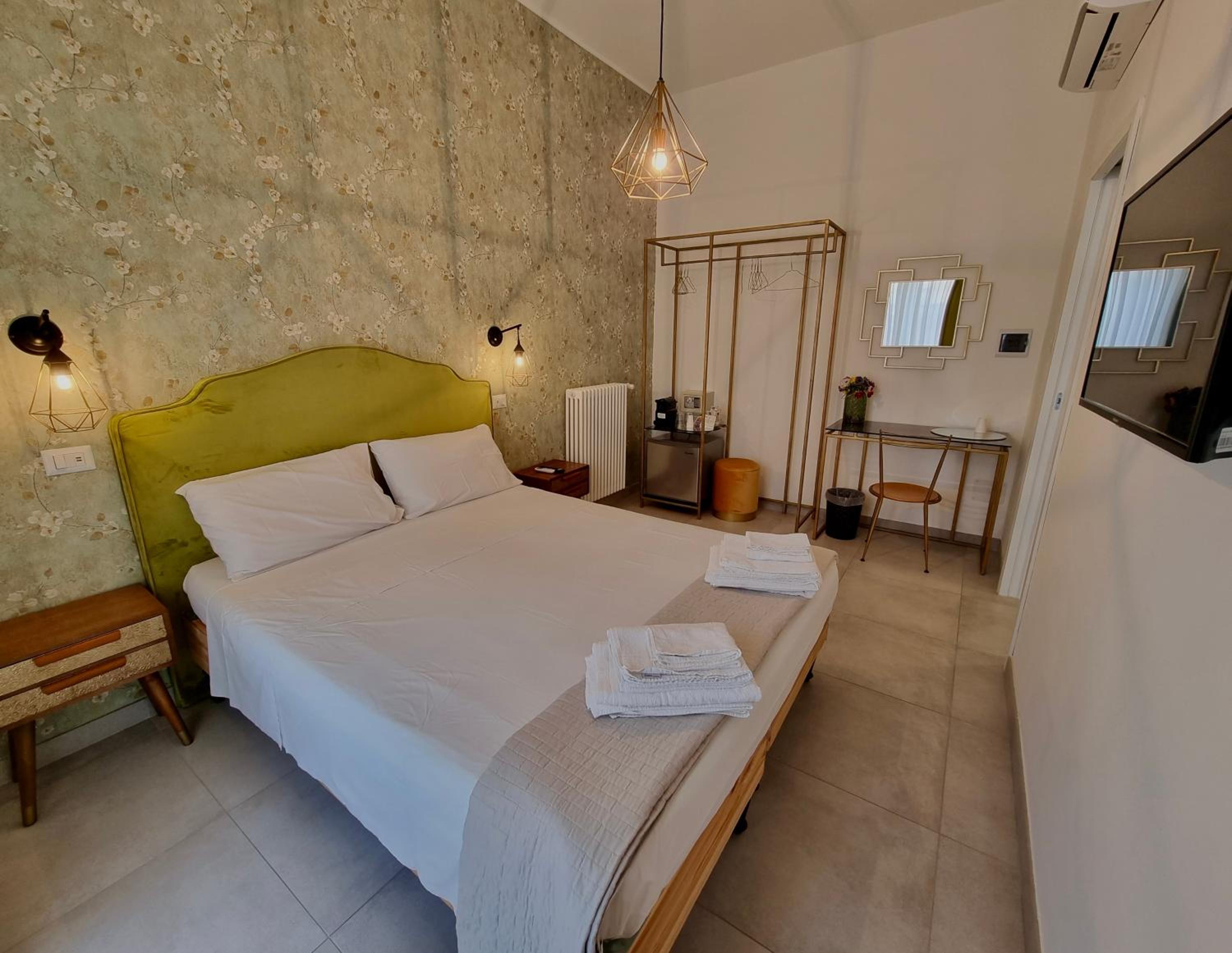Deluxe Double Room with Balcony - Photo 1