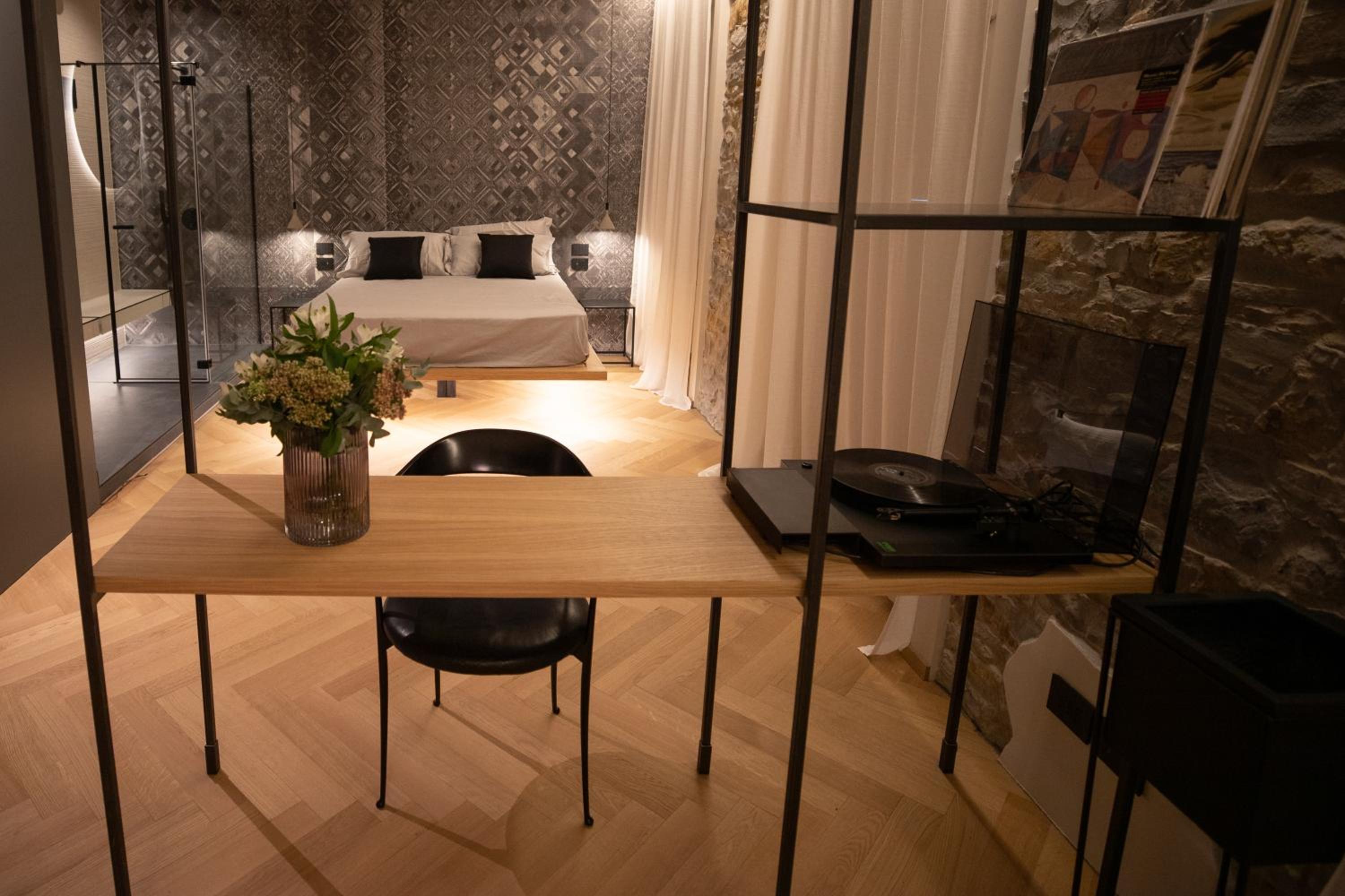King Suite with Balcony photo 3