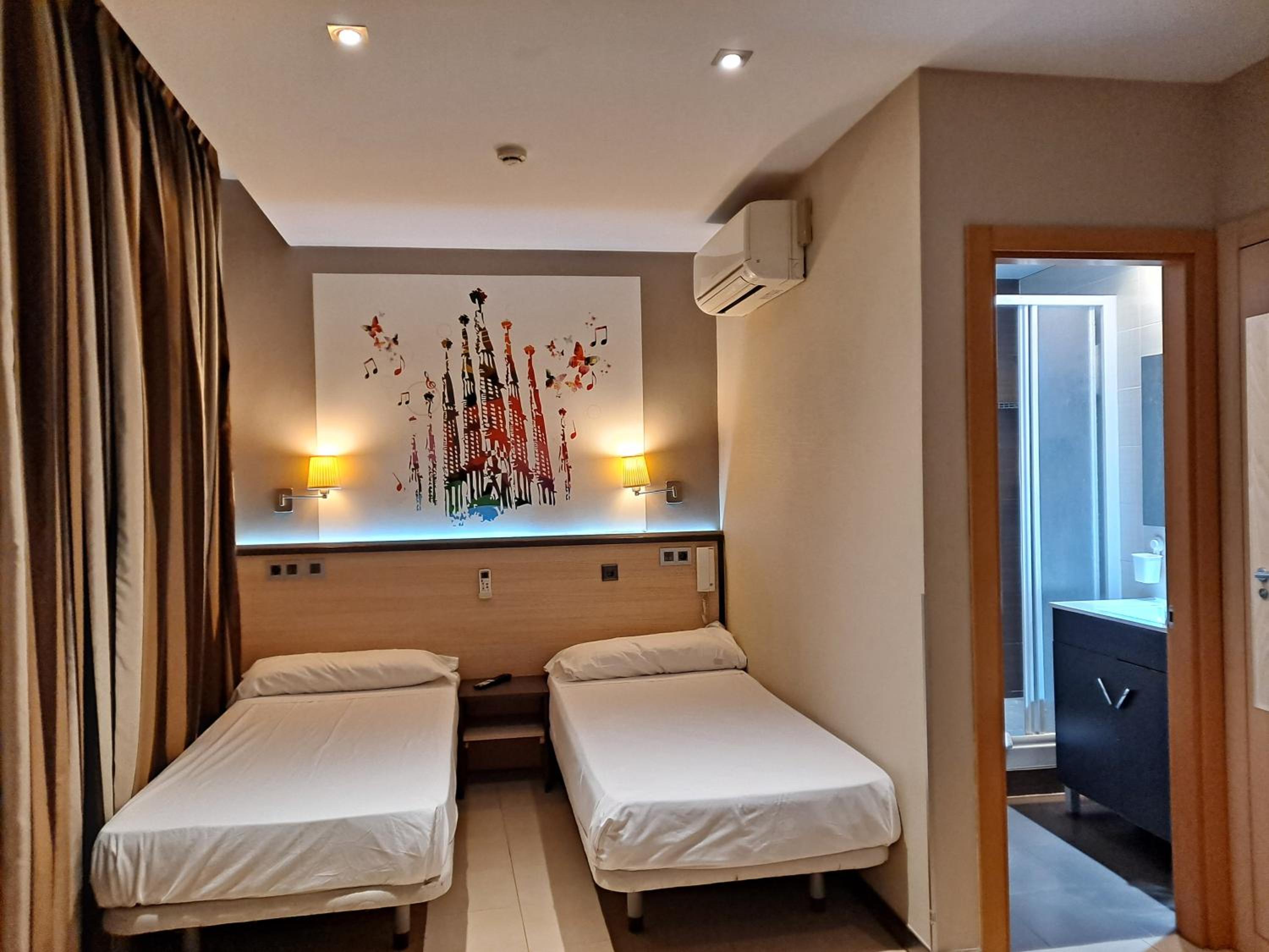 Double or Twin Room with Extra Bed photo 2