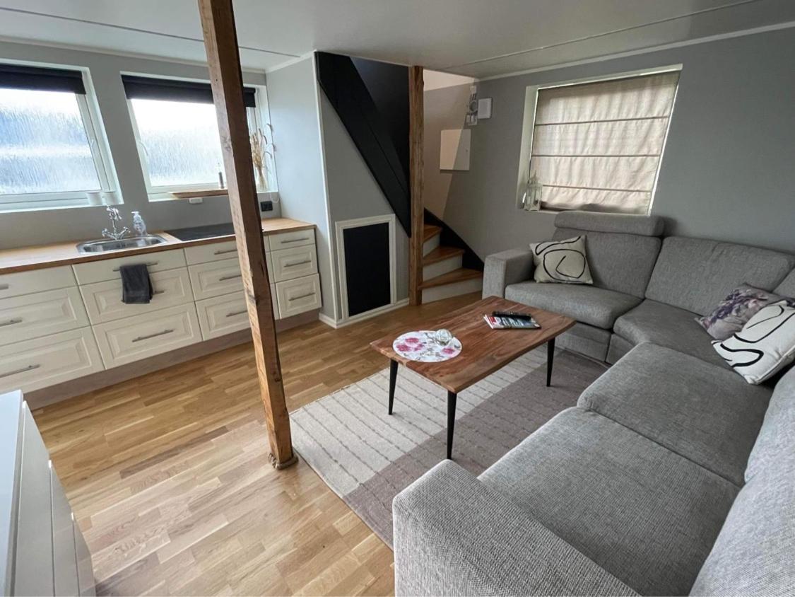One-Bedroom House photo 1