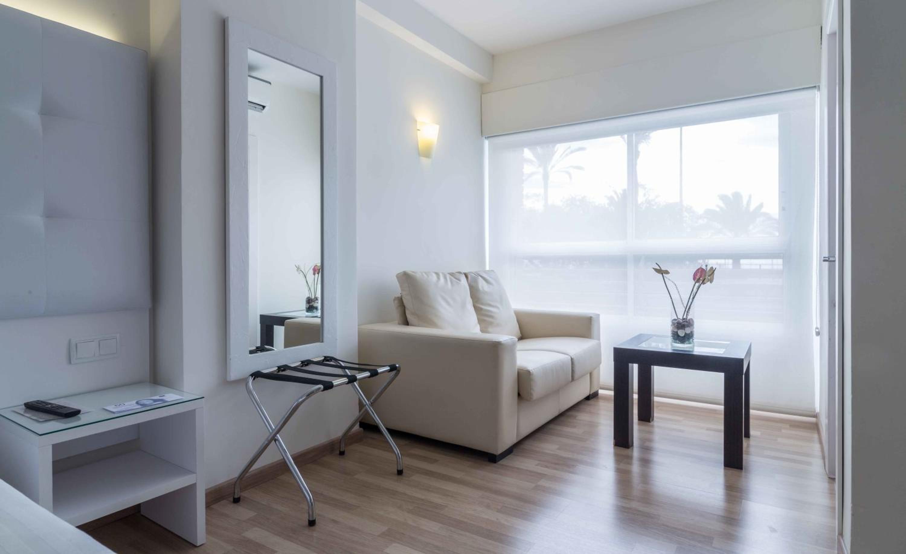Superior Double or Twin Room with Sea View (2 adults + 1 child) photo 1