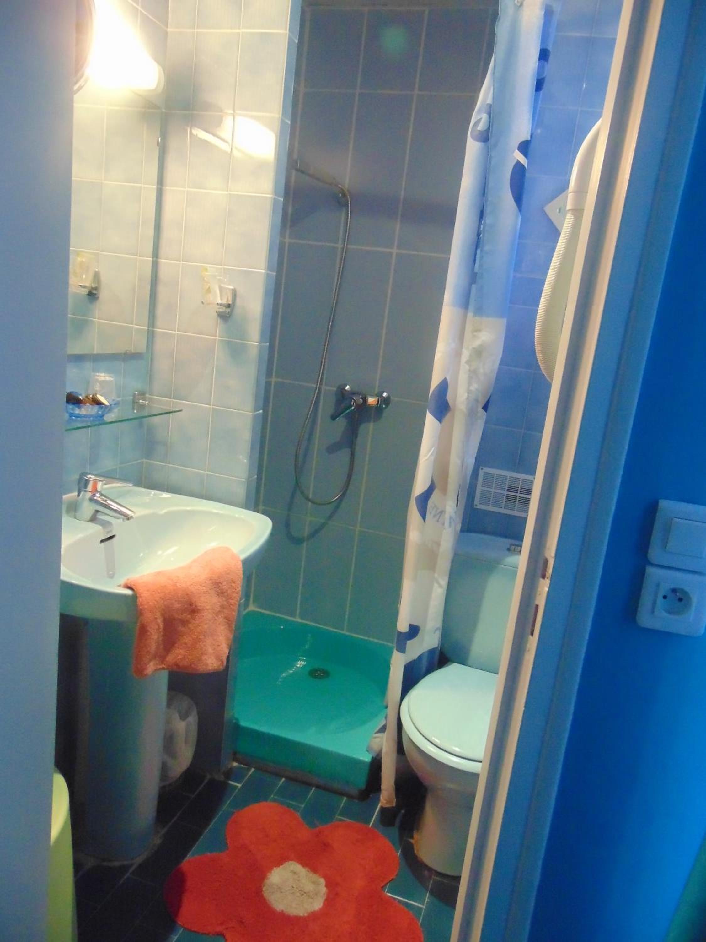 Two Adjacent Double Rooms  photo 3