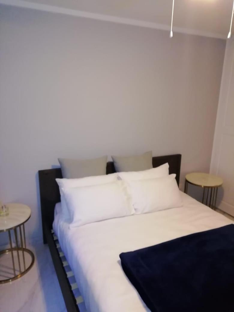 Three-Bedroom House - Photo 1