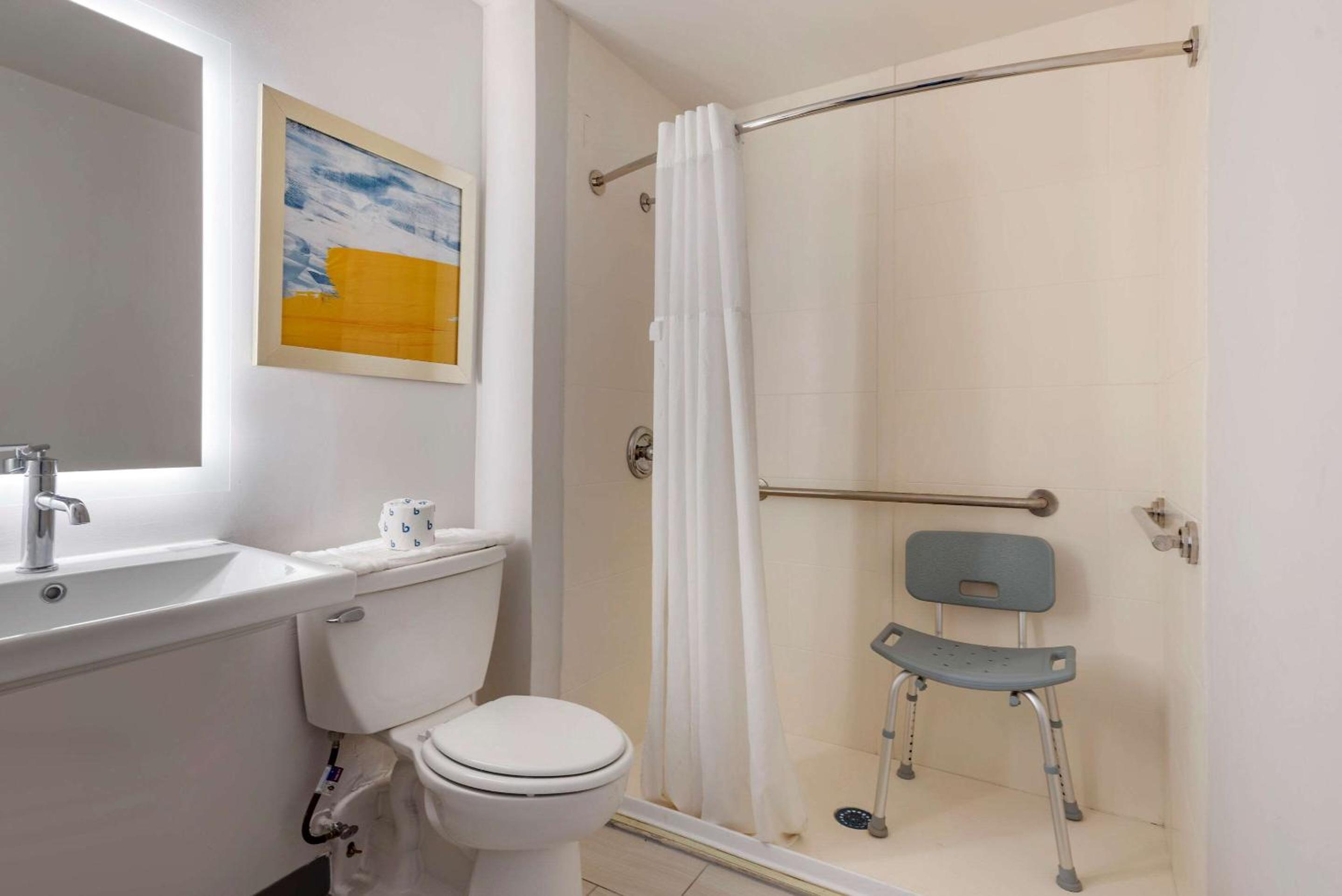 Queen Room - Accessible/Non-Smoking - Photo 2