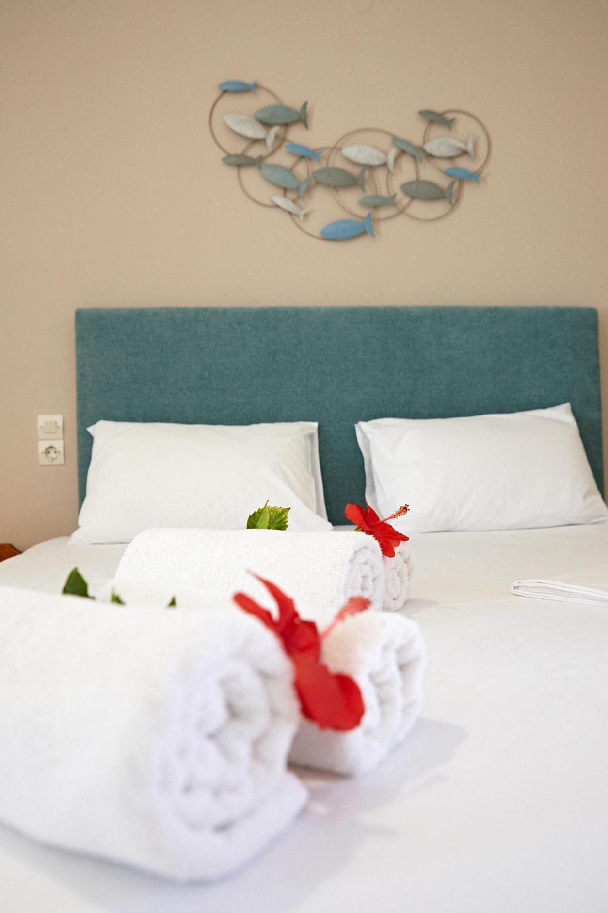 Triple Room with Balcony - Photo 12