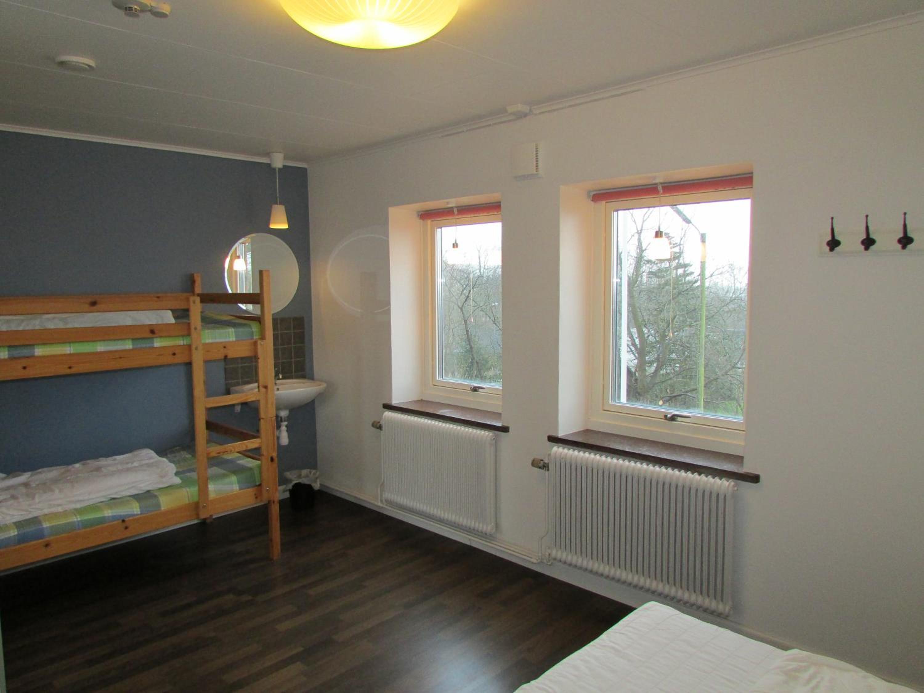 Quadruple Room with Shared Bathroom photo 3