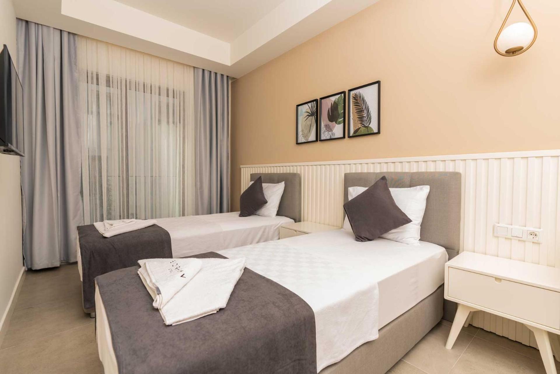 Standard Twin Room - Photo 4
