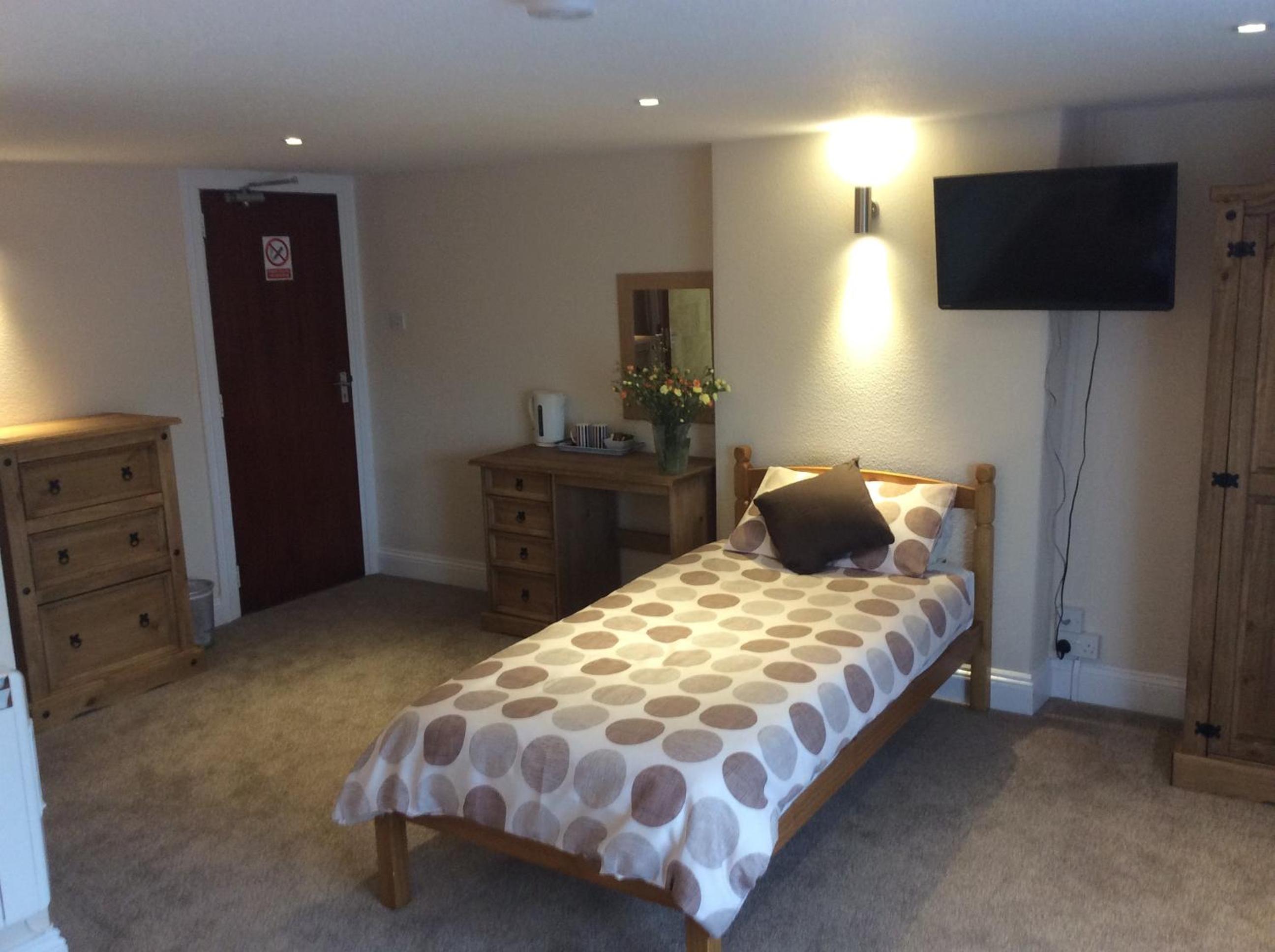 Double or Twin Room with Bathroom - Photo 9