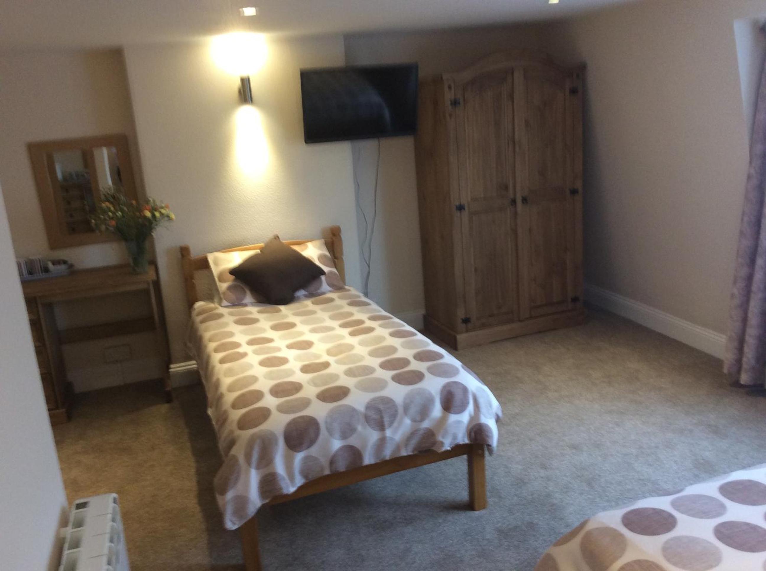 Double or Twin Room with Bathroom - Photo 4