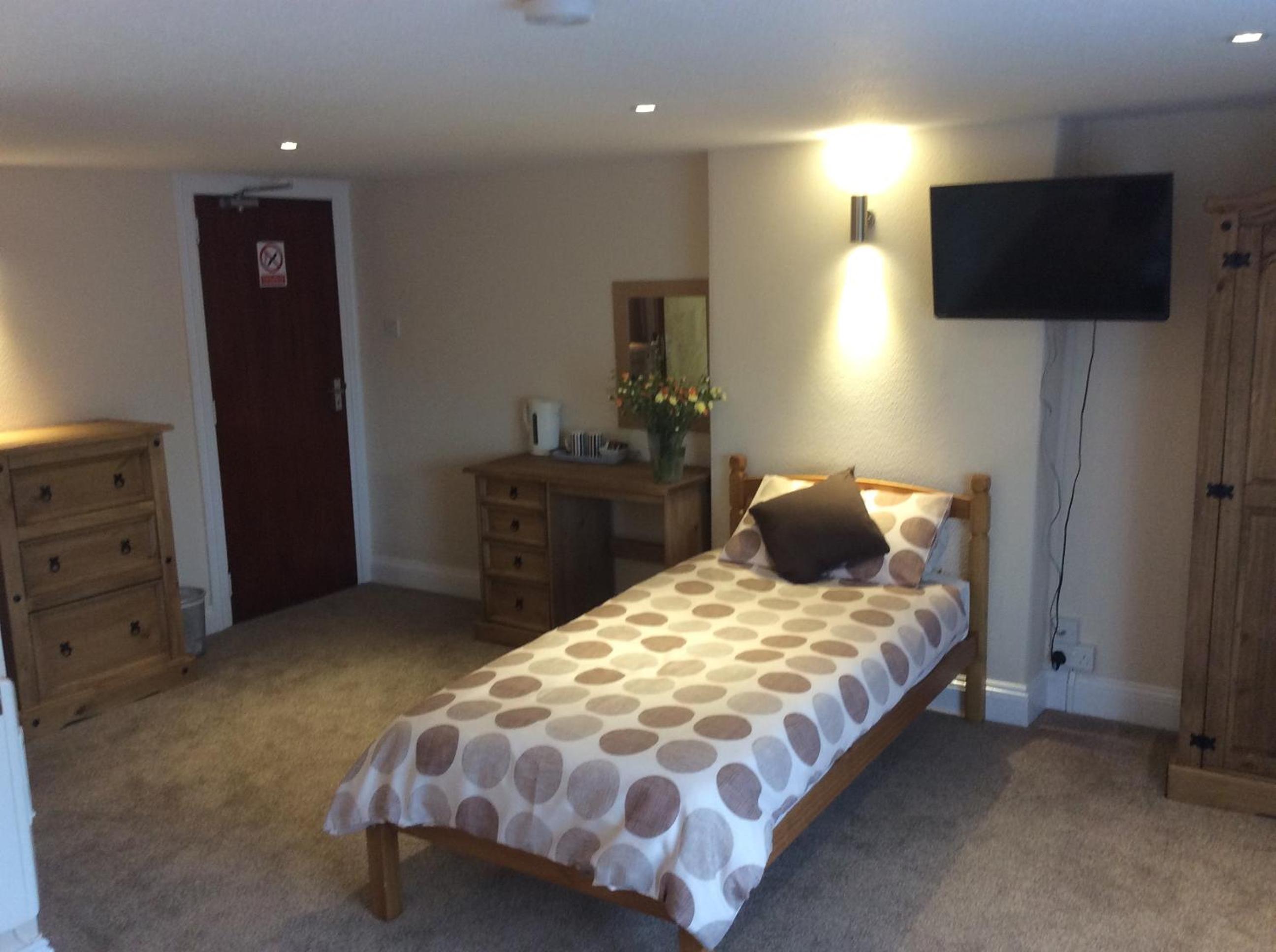 Double or Twin Room with Bathroom - Photo 2