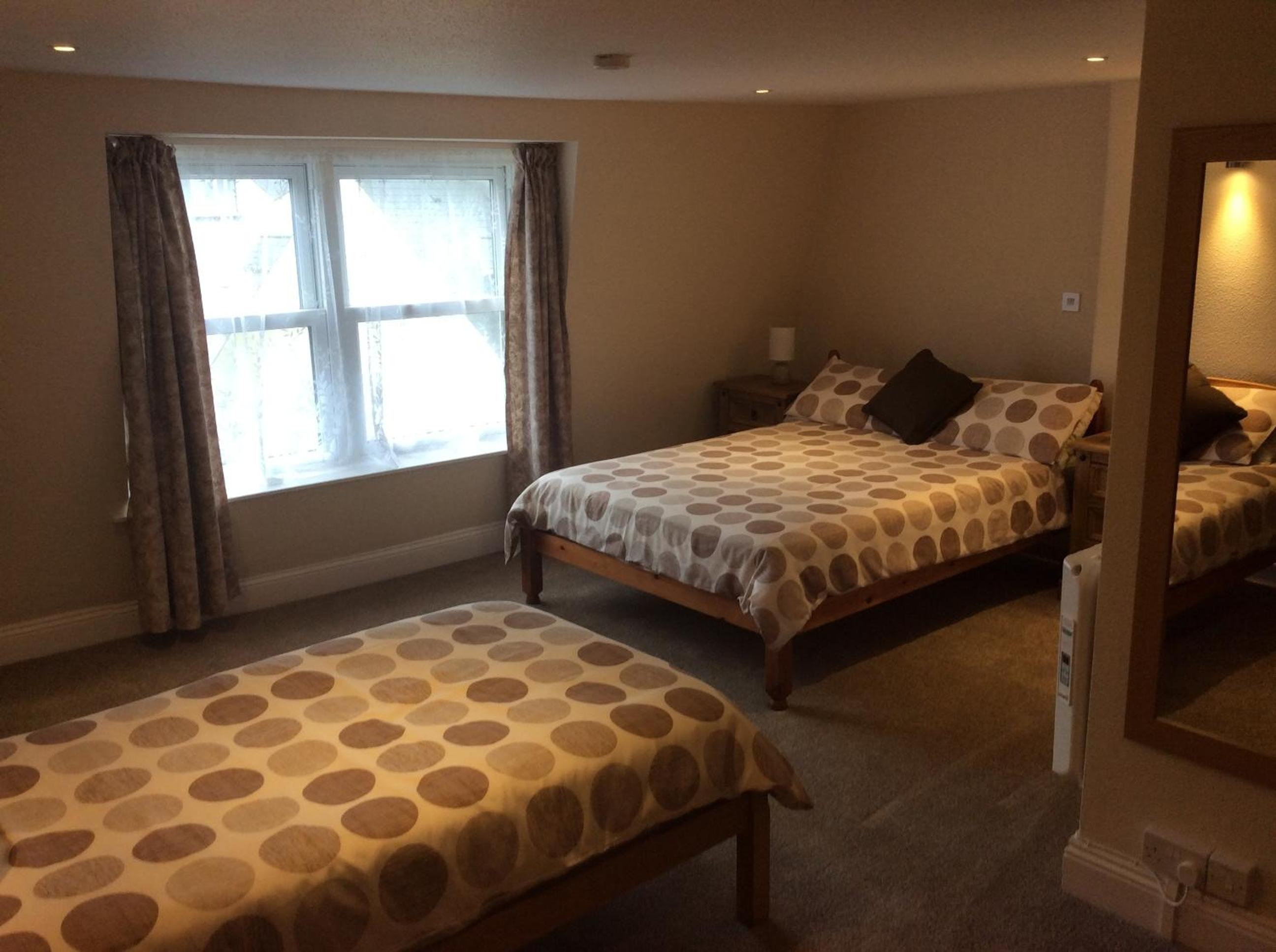 Double or Twin Room with Bathroom - Photo 3