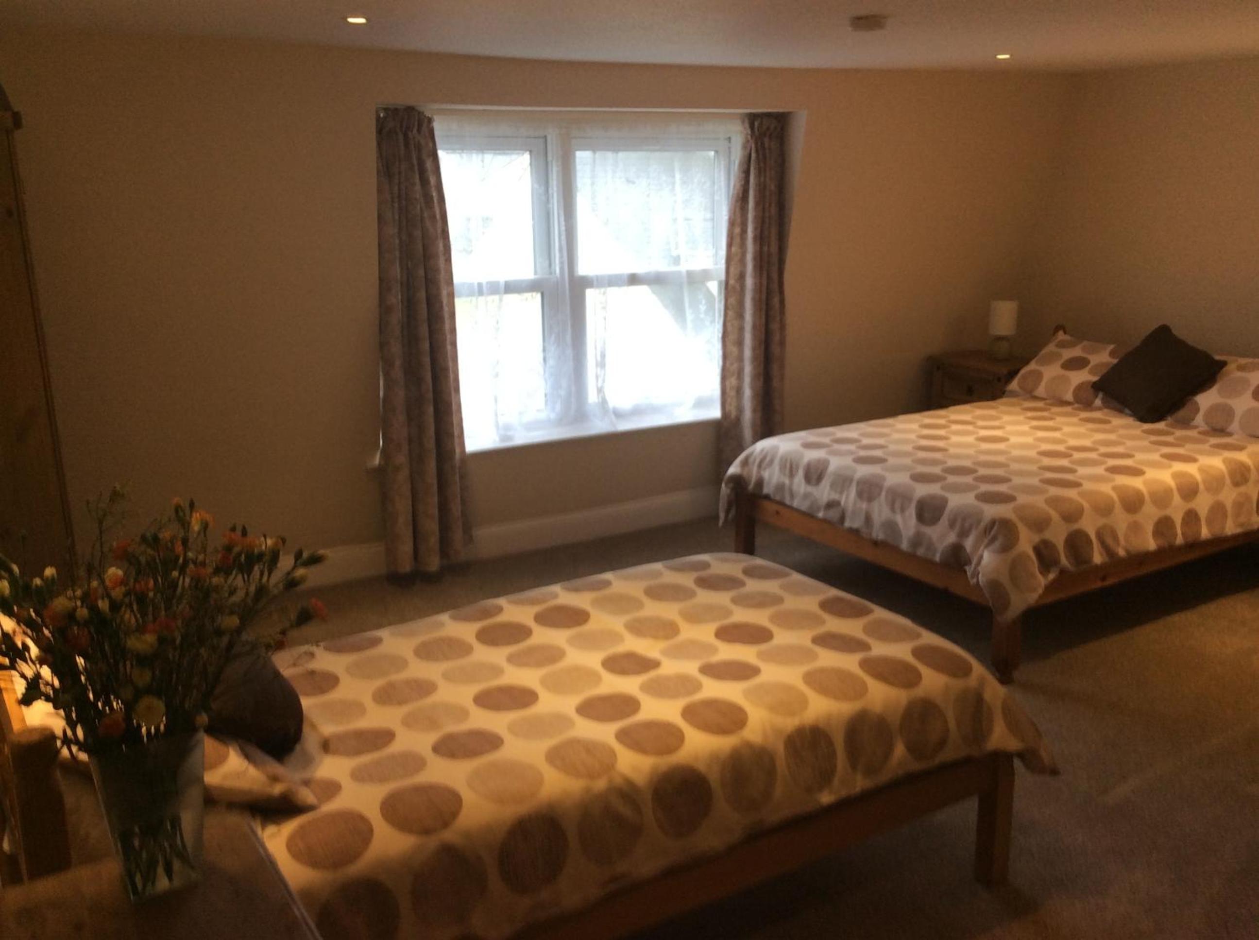 Double or Twin Room with Bathroom - Photo 7